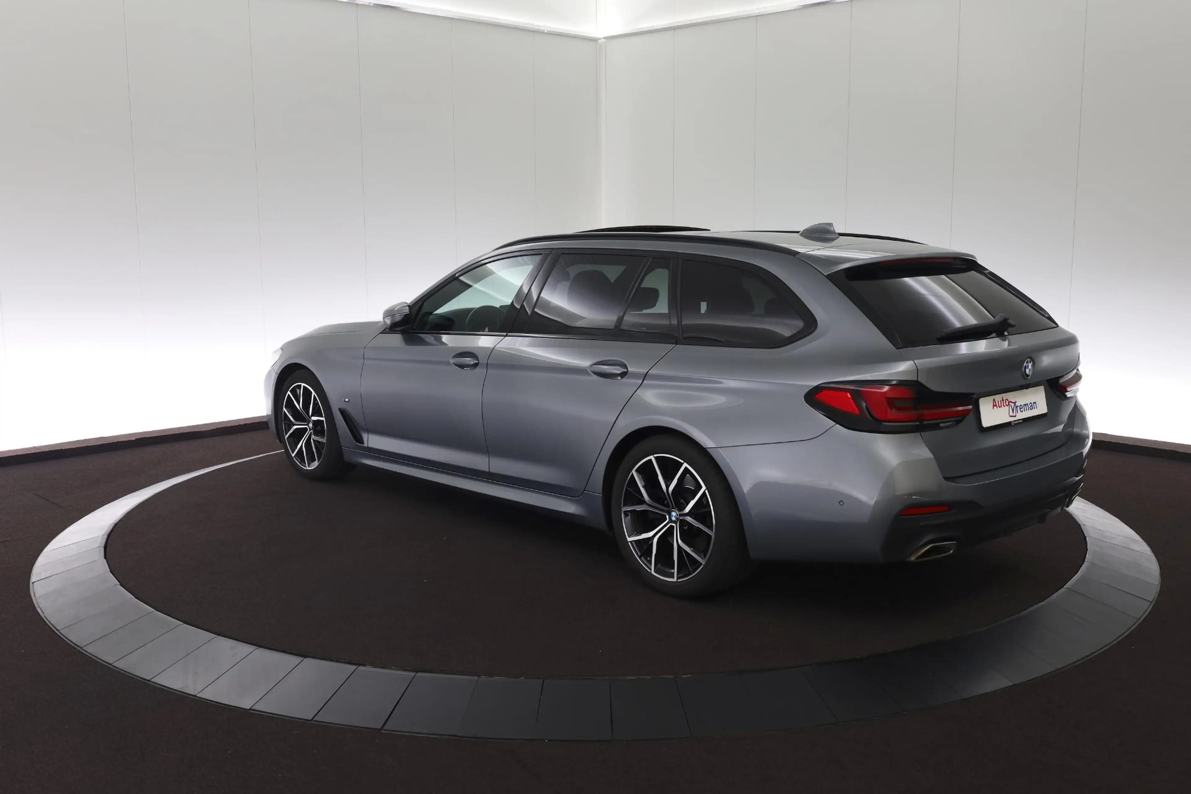 BMW 520 5-serie Touring 520d 190pk -M Sport / Pano / Shado — photo 4