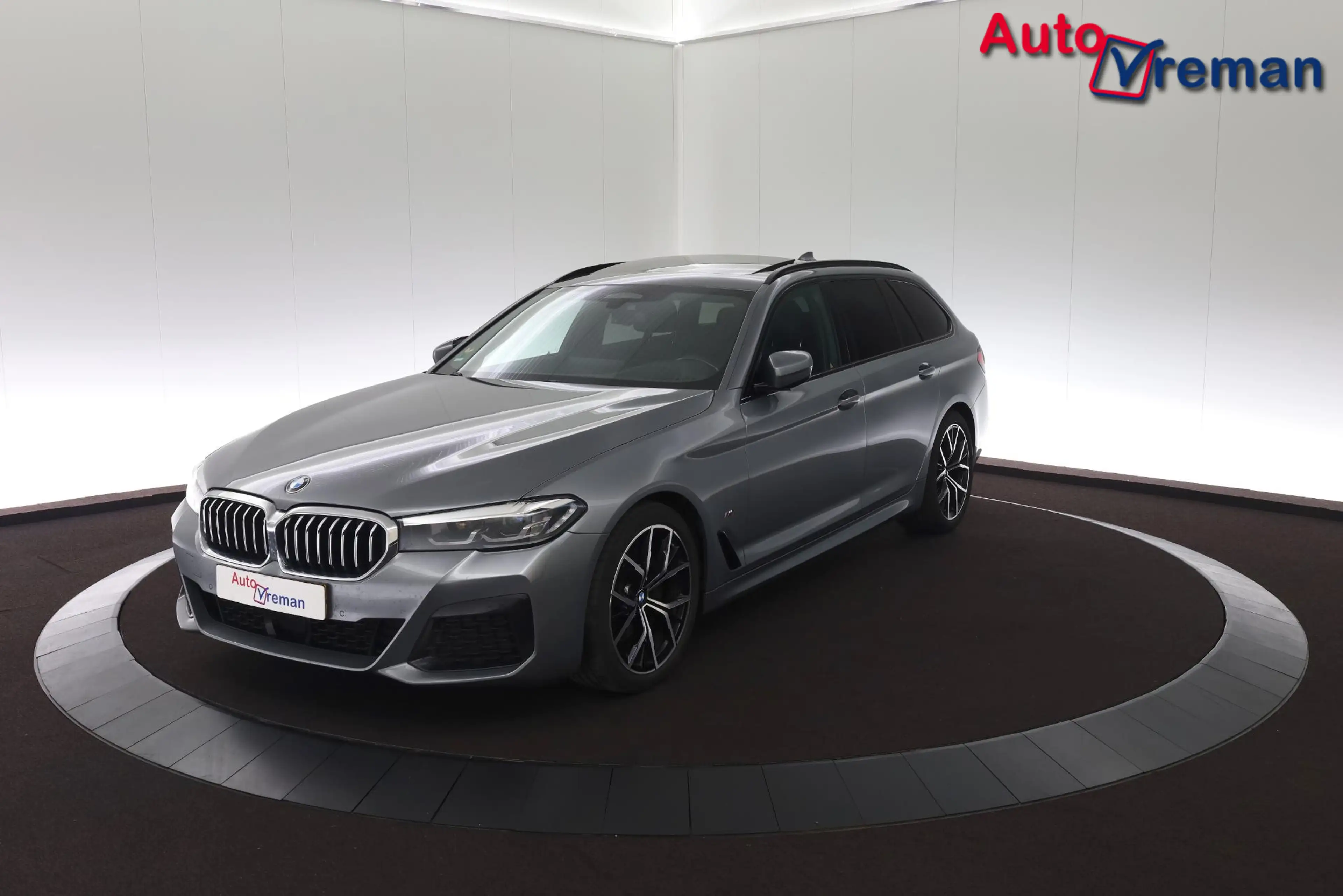 BMW 520 5-serie Touring 520d 190pk -M Sport / Pano / Shado
