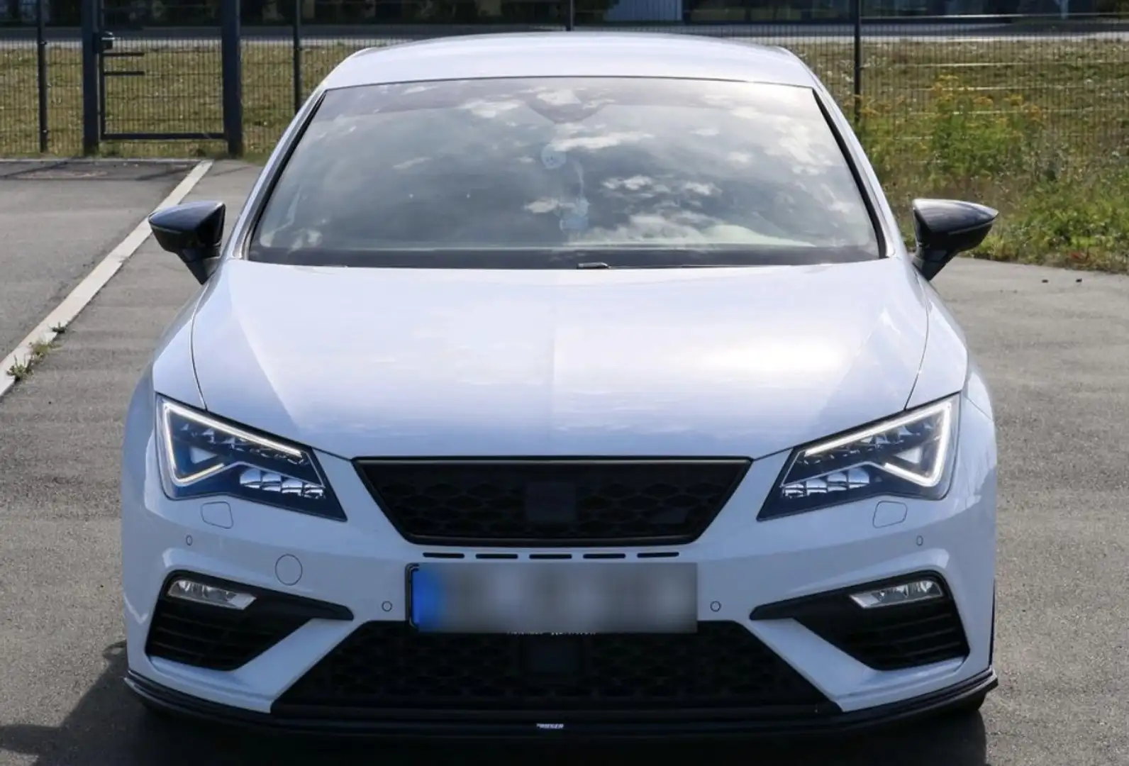 SEAT Leon Cupra 300 5F, TÜV/AU Neu, kein Opf Weiß - 1
