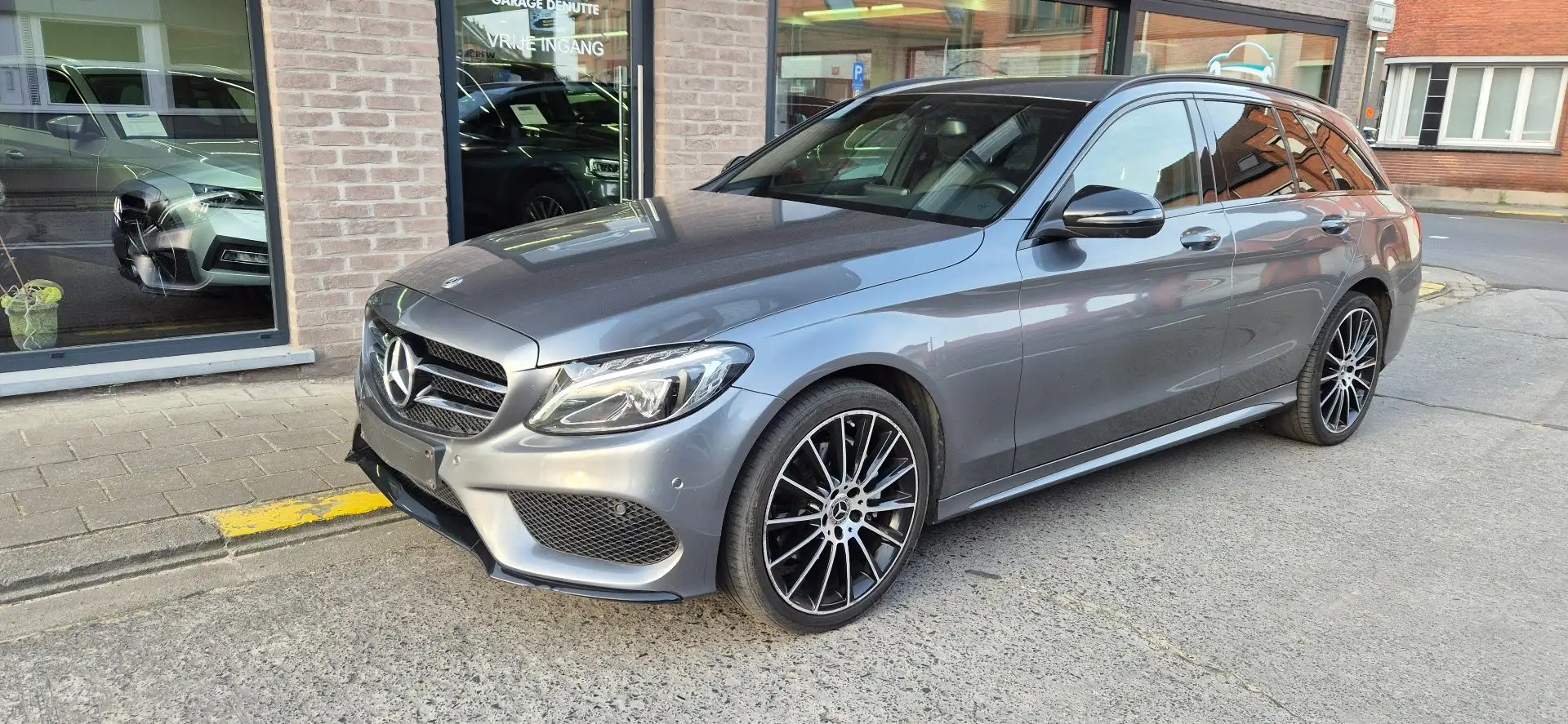 Mercedes-Benz C 180 AMG-Line Gris - 1
