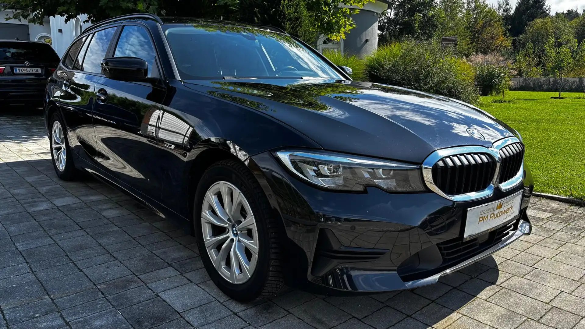 BMW 320 320e PHEV Touring Advantage Aut. *Sportsitze Leder*Hybrid*LED* Schwarz - 2