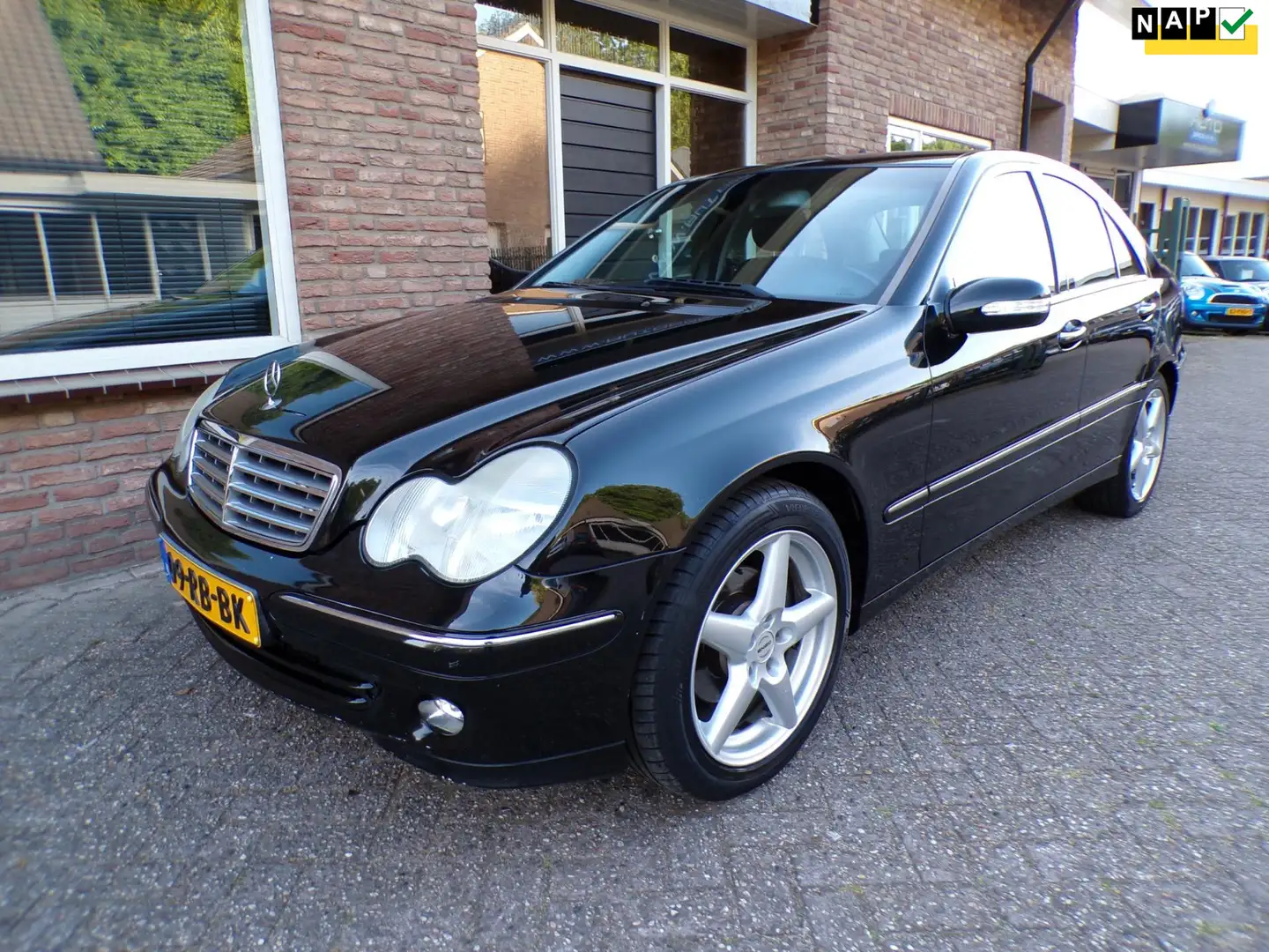 Mercedes-Benz C 180 K. Elegance Automaat / Airco / Navi Zwart - 1