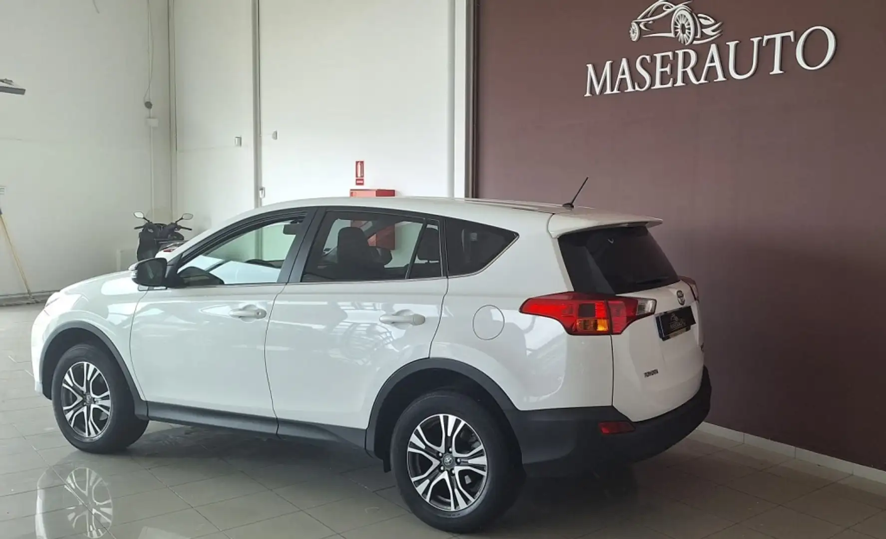 Toyota RAV 4 120D Advance AWD Blanco - 2