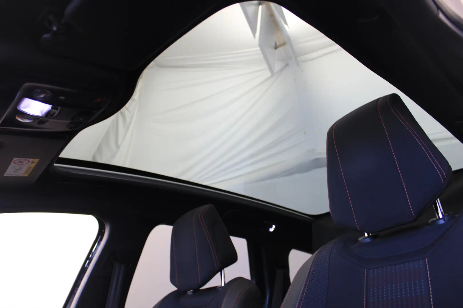 Peugeot 308 SW 1.2 PureTech GT-line |Pano|Camera|Trekhaak| Zwart - 2