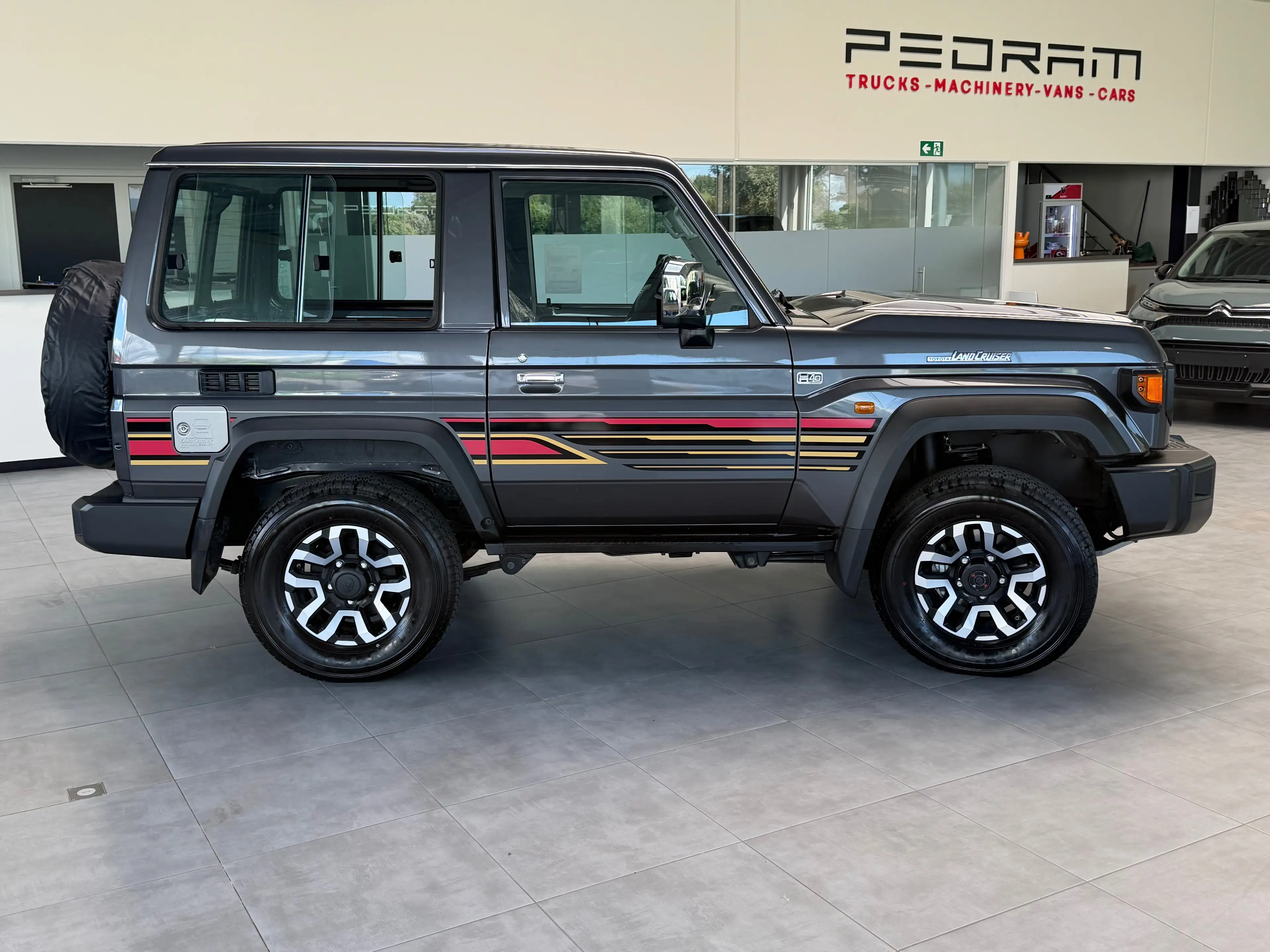 Toyota Land Cruiser GRJ71 4.0 V6 — photo 7