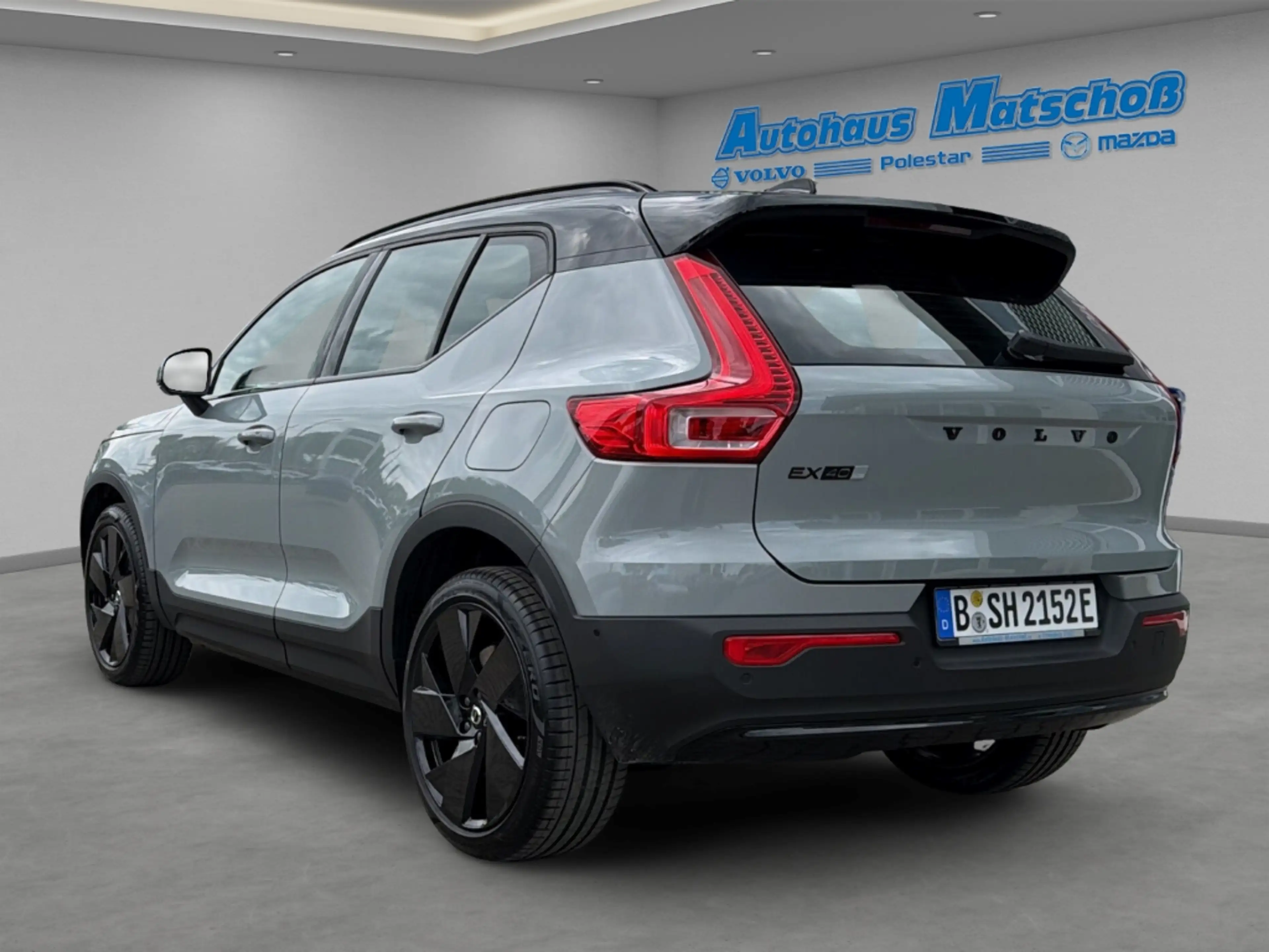 Volvo EX40 Single Motor Extended Range Plus Black Edition Sta — photo 3