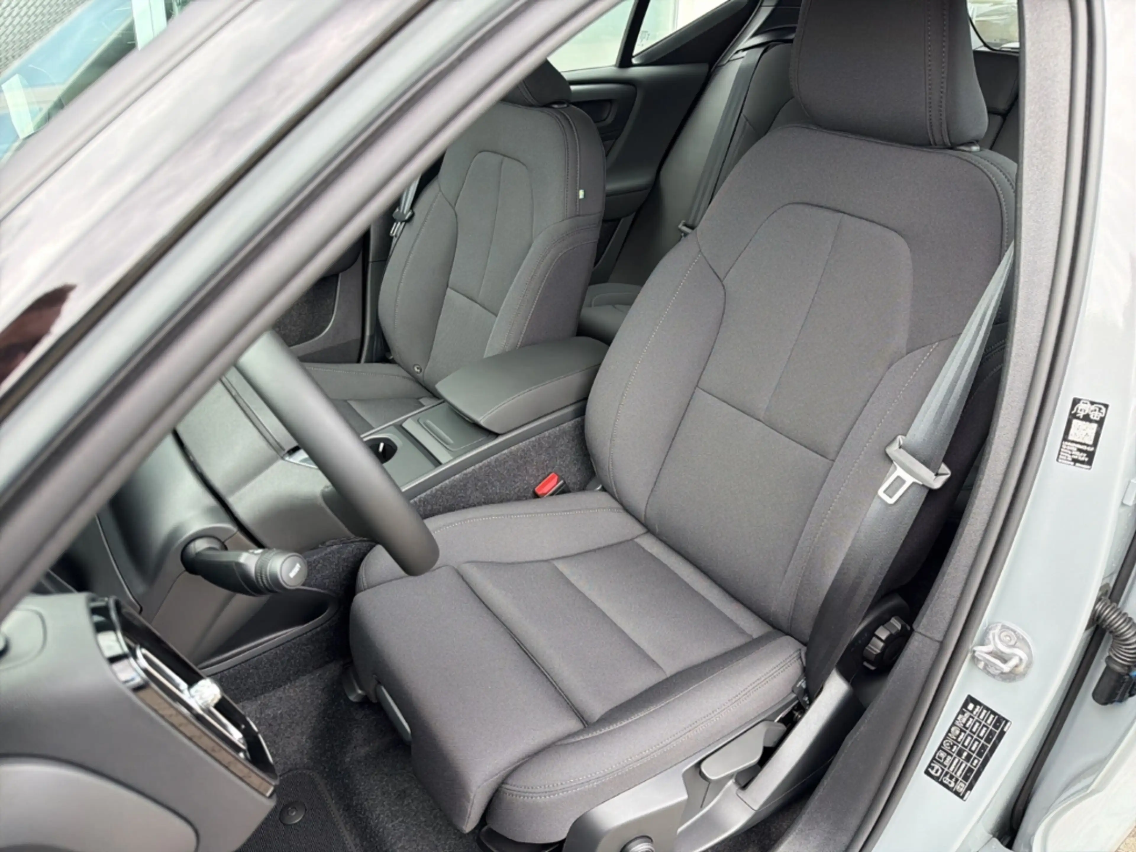 Volvo EX40 Single Motor Extended Range Plus Black Edition Sta — photo 9