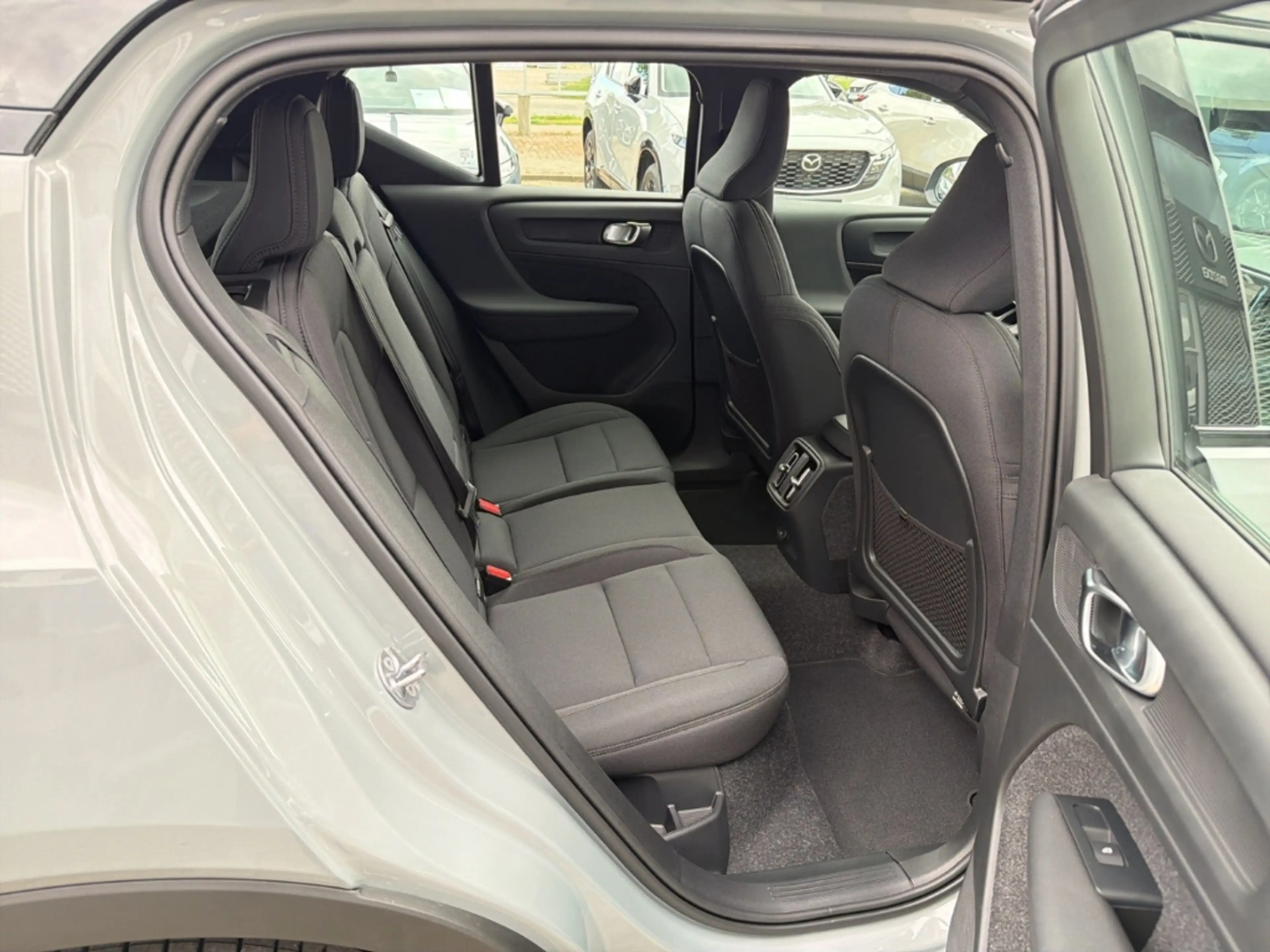 Volvo EX40 Single Motor Extended Range Plus Black Edition Sta — photo 15