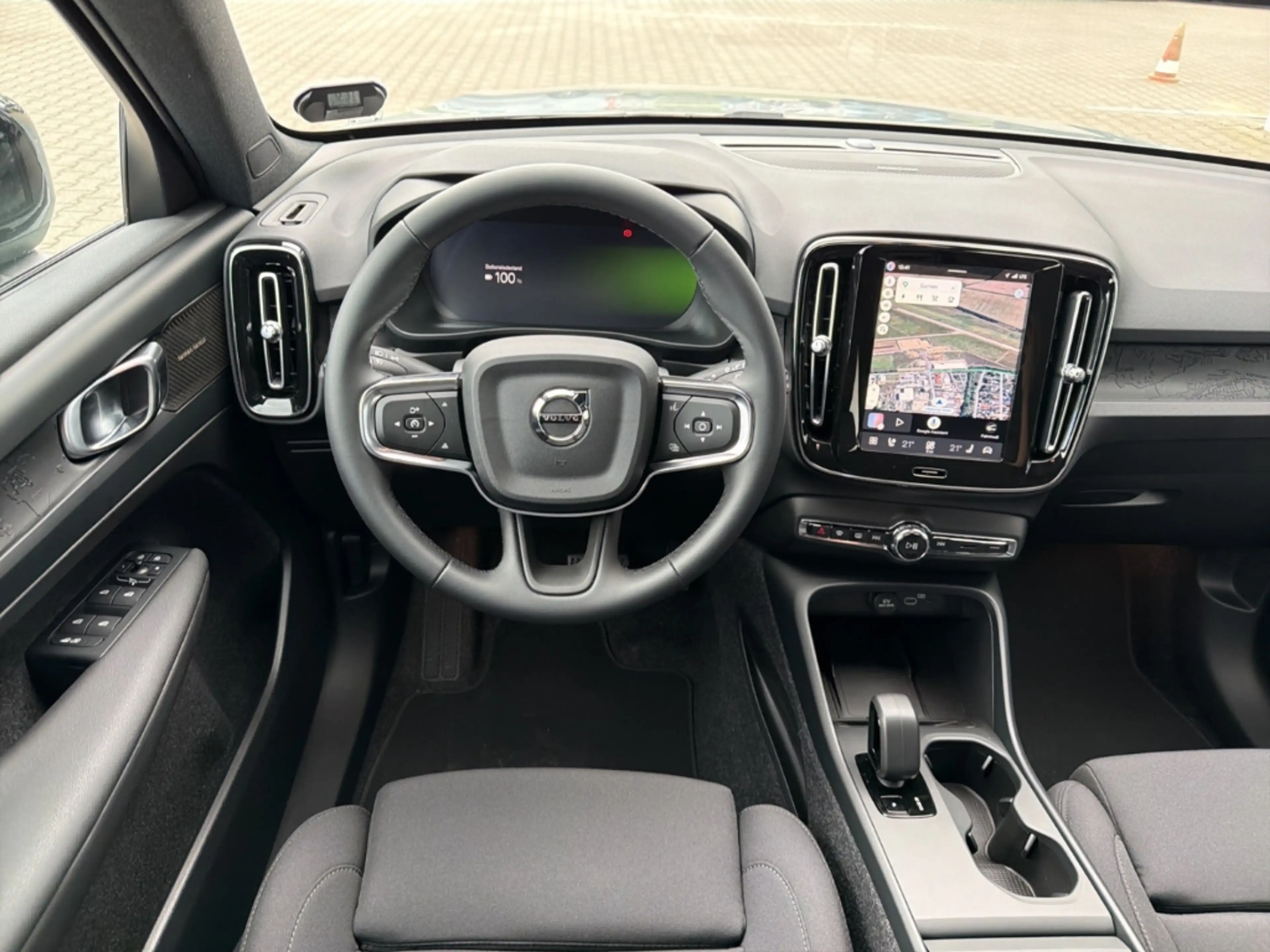 Volvo EX40 Single Motor Extended Range Plus Black Edition Sta — photo 12
