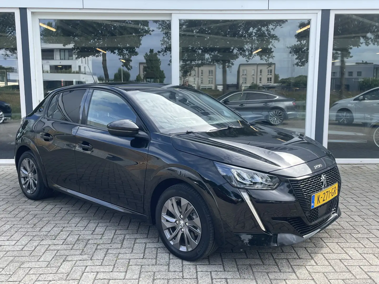 Peugeot e-208 EV Allure 50 kWh 50% deal 6.475,- ACTIE Camera / C Černá - 1