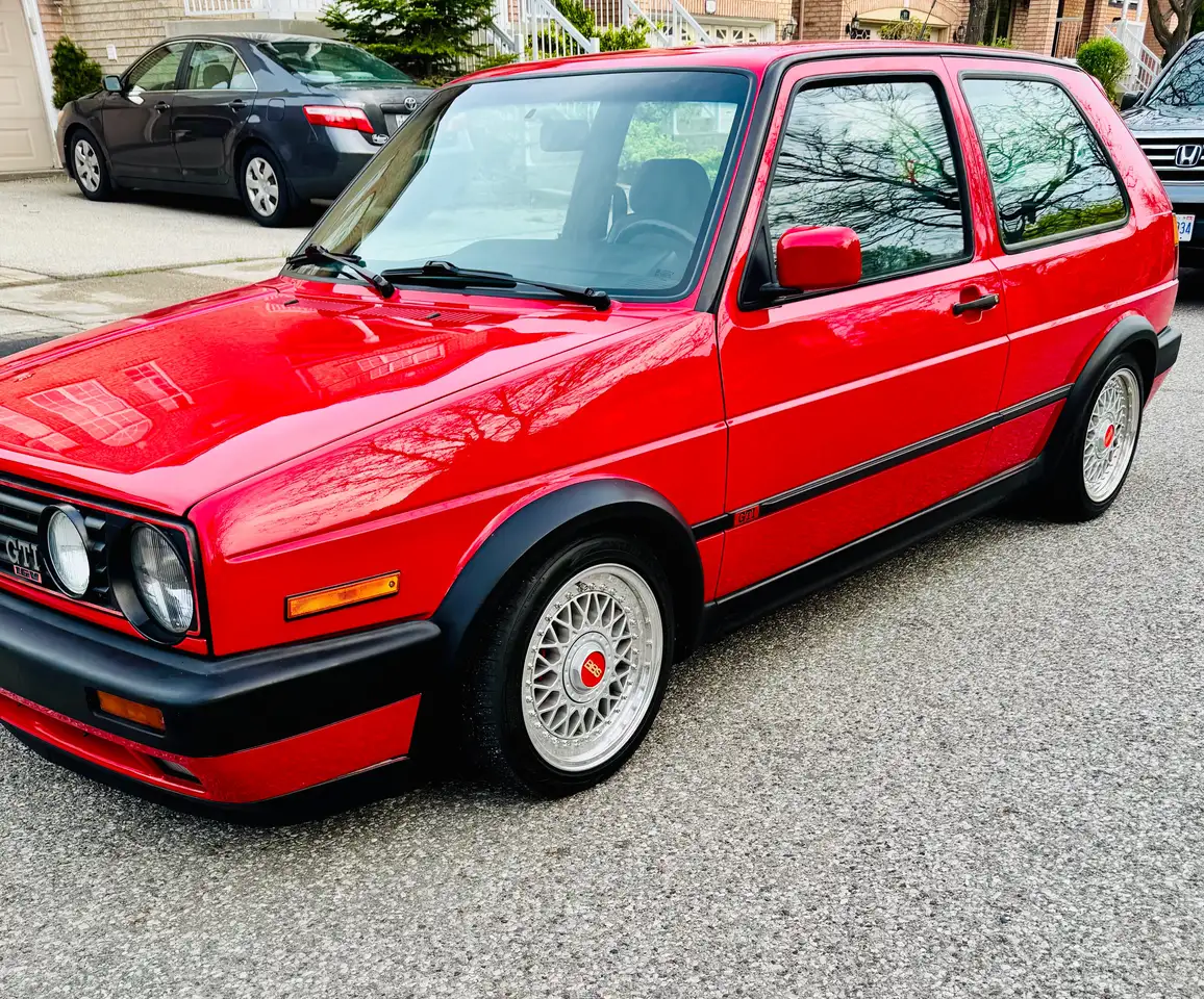 Volkswagen Golf GTI снимка Volkswagen Golf GTI