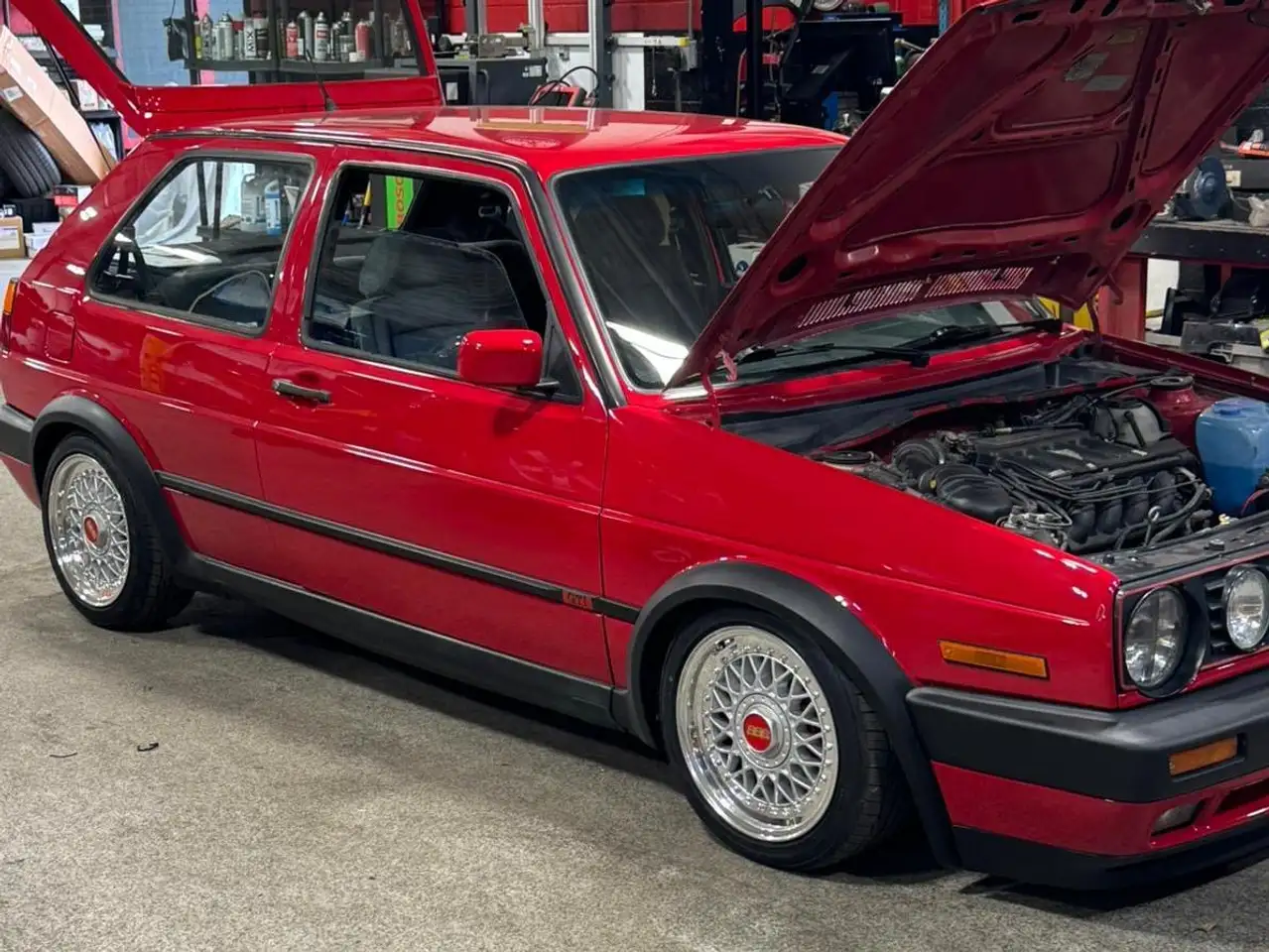 Volkswagen Golf GTI снимка Volkswagen Golf GTI
