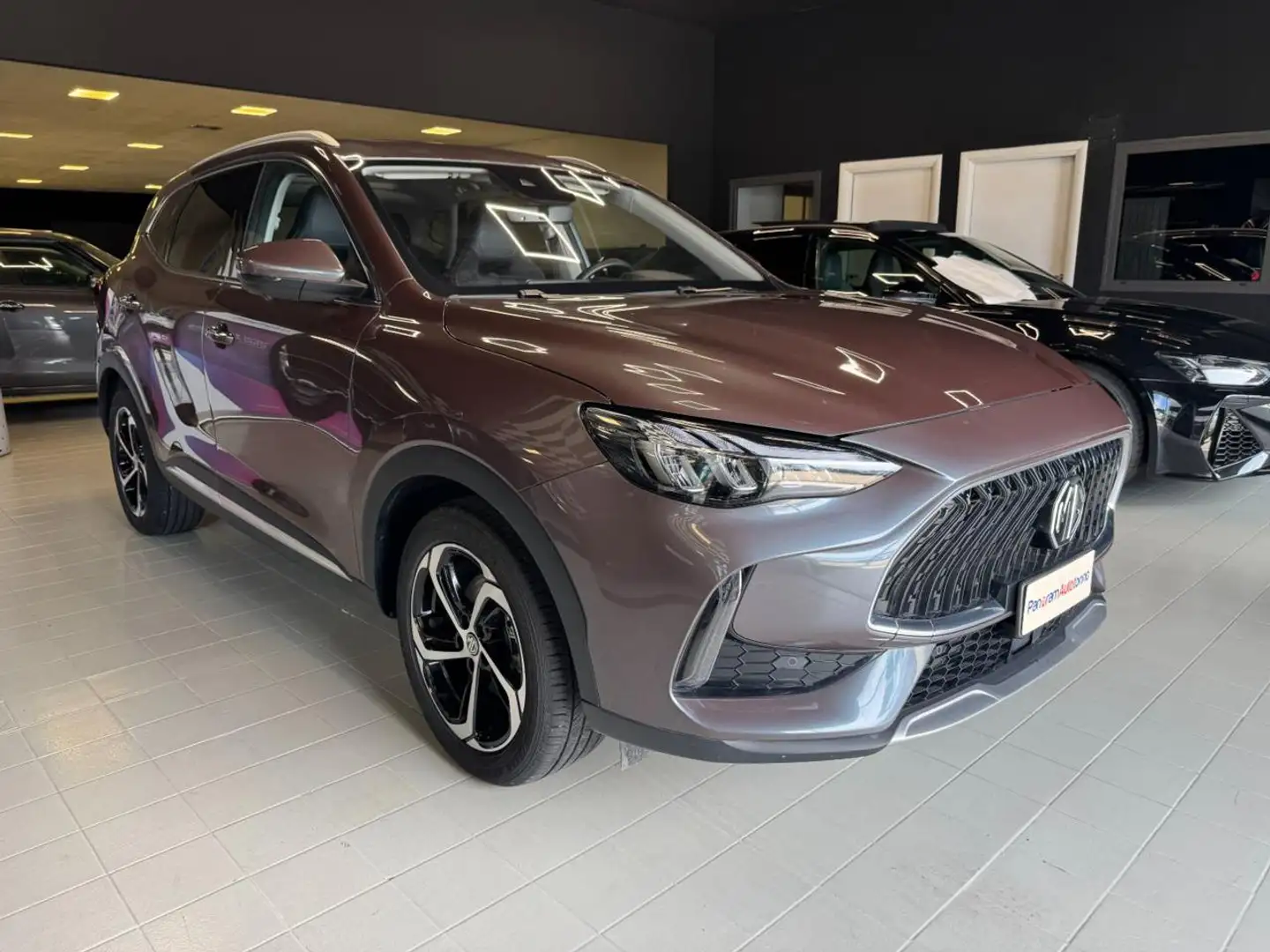 MG HS 1.5T-GDI AT Luxury Grey - 1