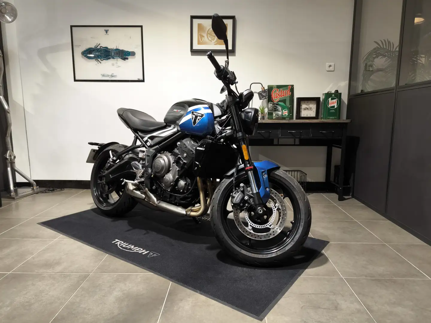 Triumph Trident 660 Blau - 1