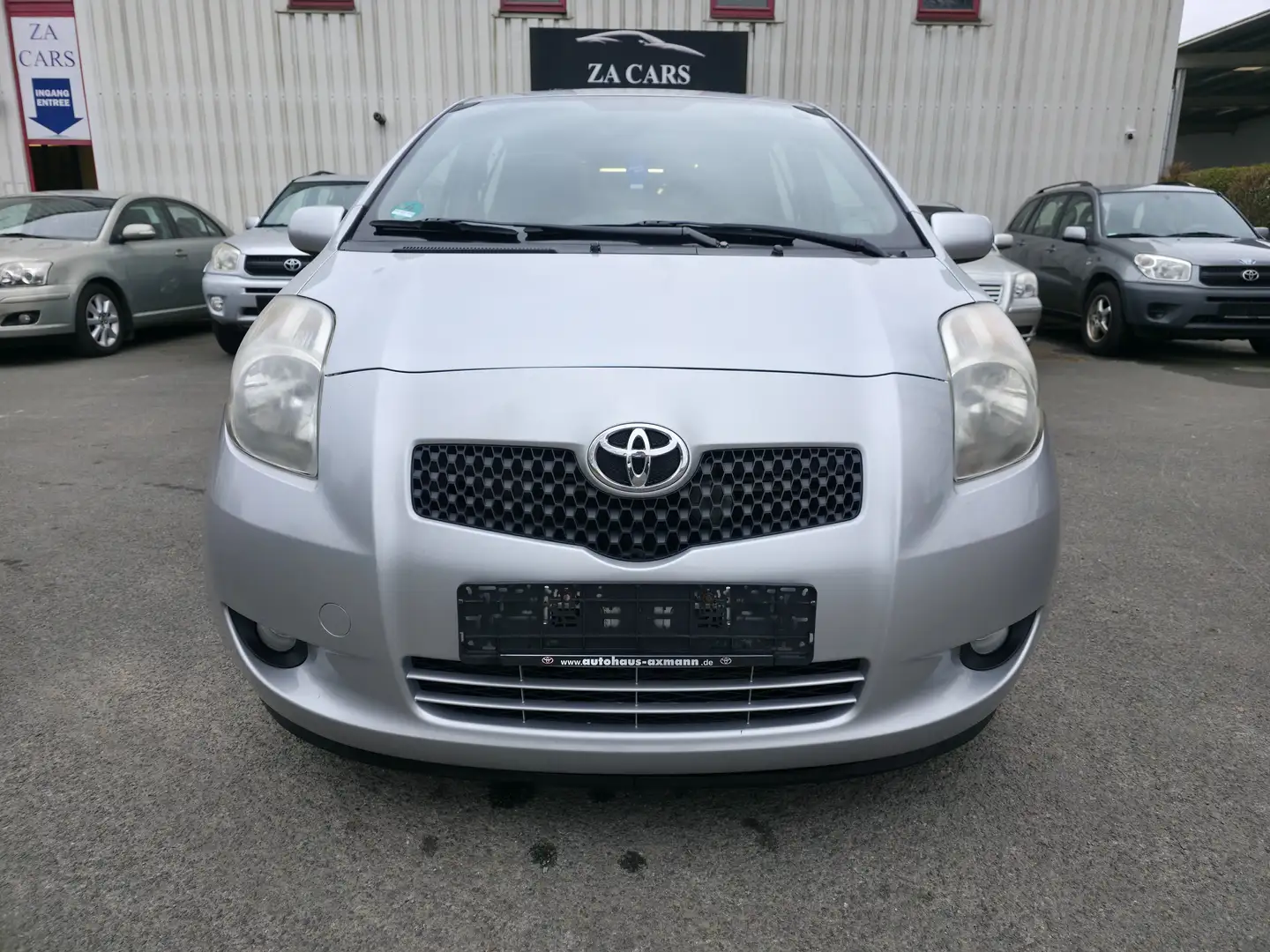 Toyota Yaris 1.3i VVT-i 16v Sol/UNIQUEMENT EXPORTATION Grijs - 2