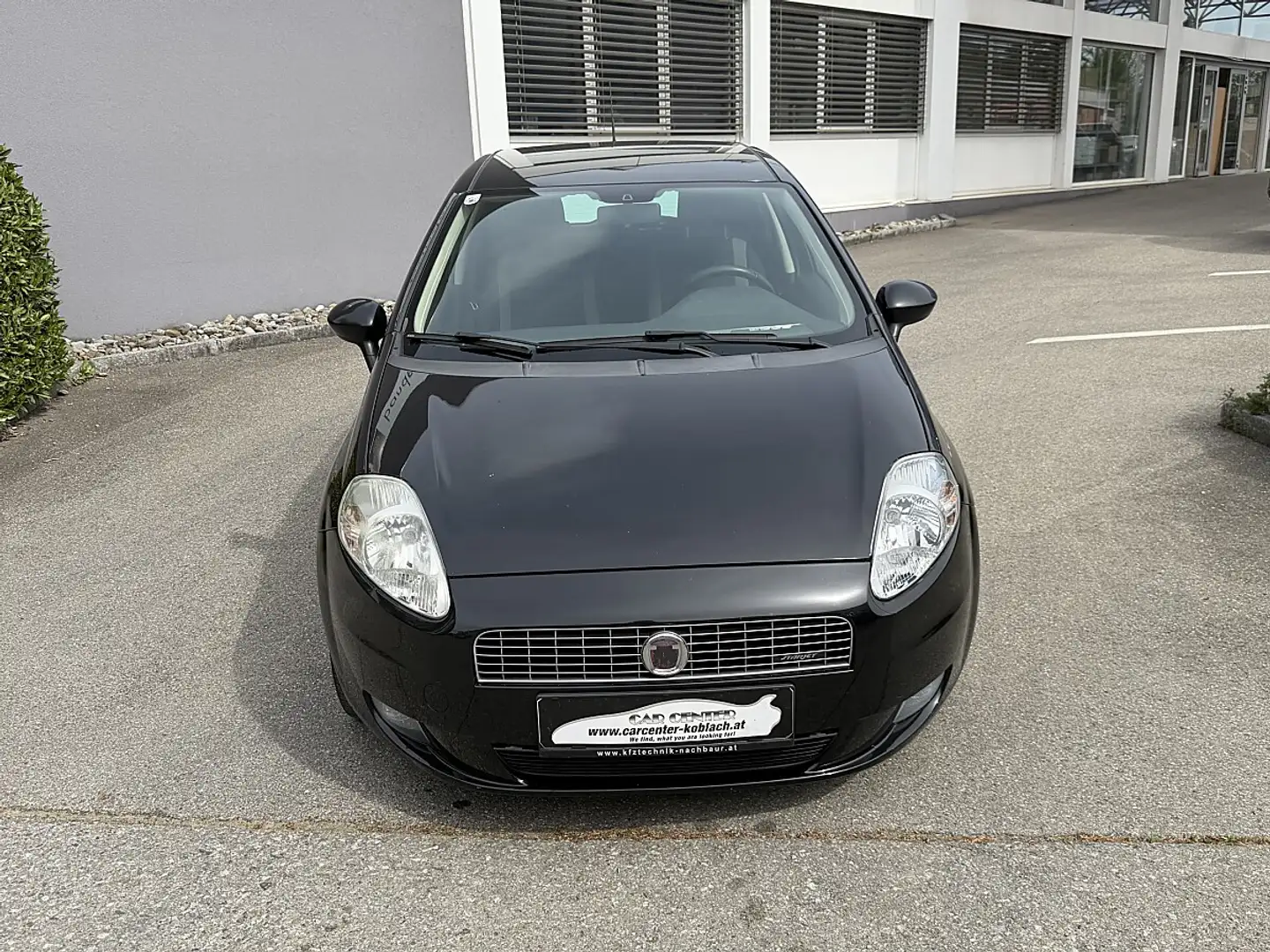 Fiat Grande Punto 1,4 16V Starjet Emotion Schwarz - 2