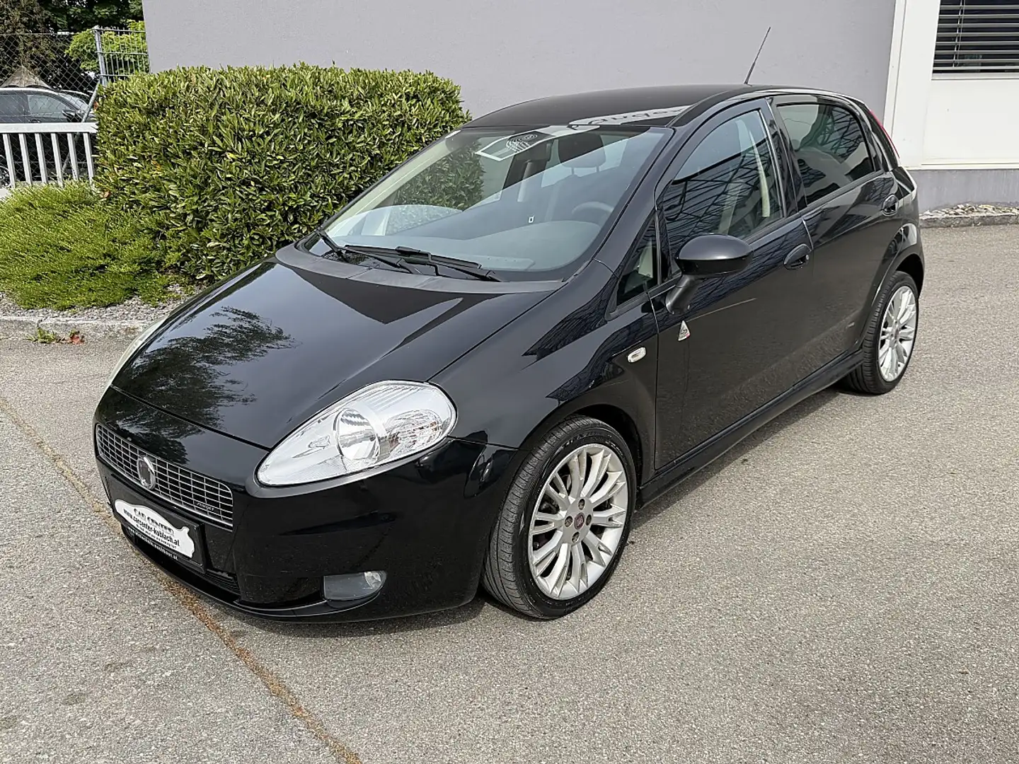Fiat Grande Punto 1,4 16V Starjet Emotion Schwarz - 1