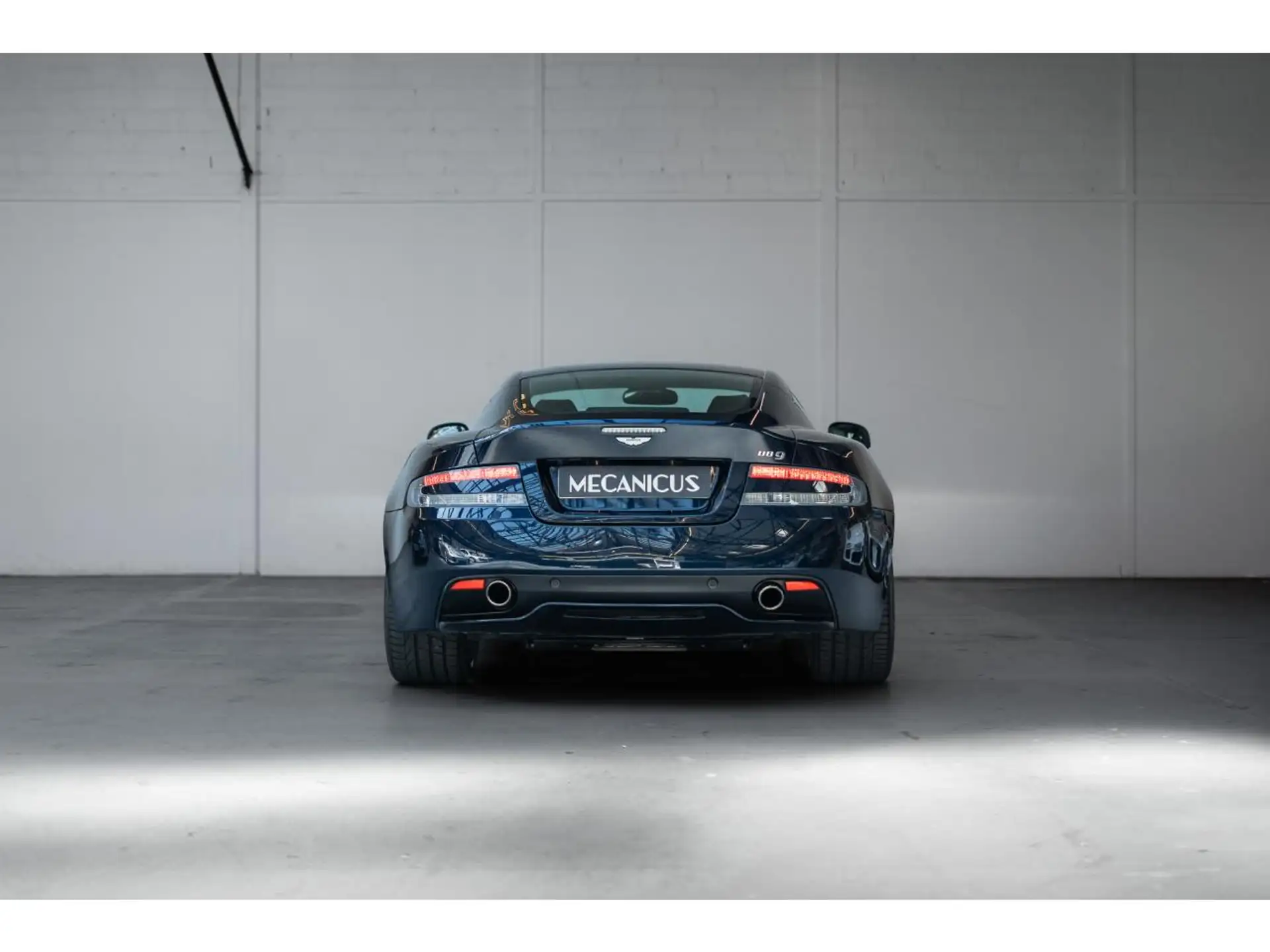 애스턴마틴 DB9 Coupe 2016 네이비 사진 5