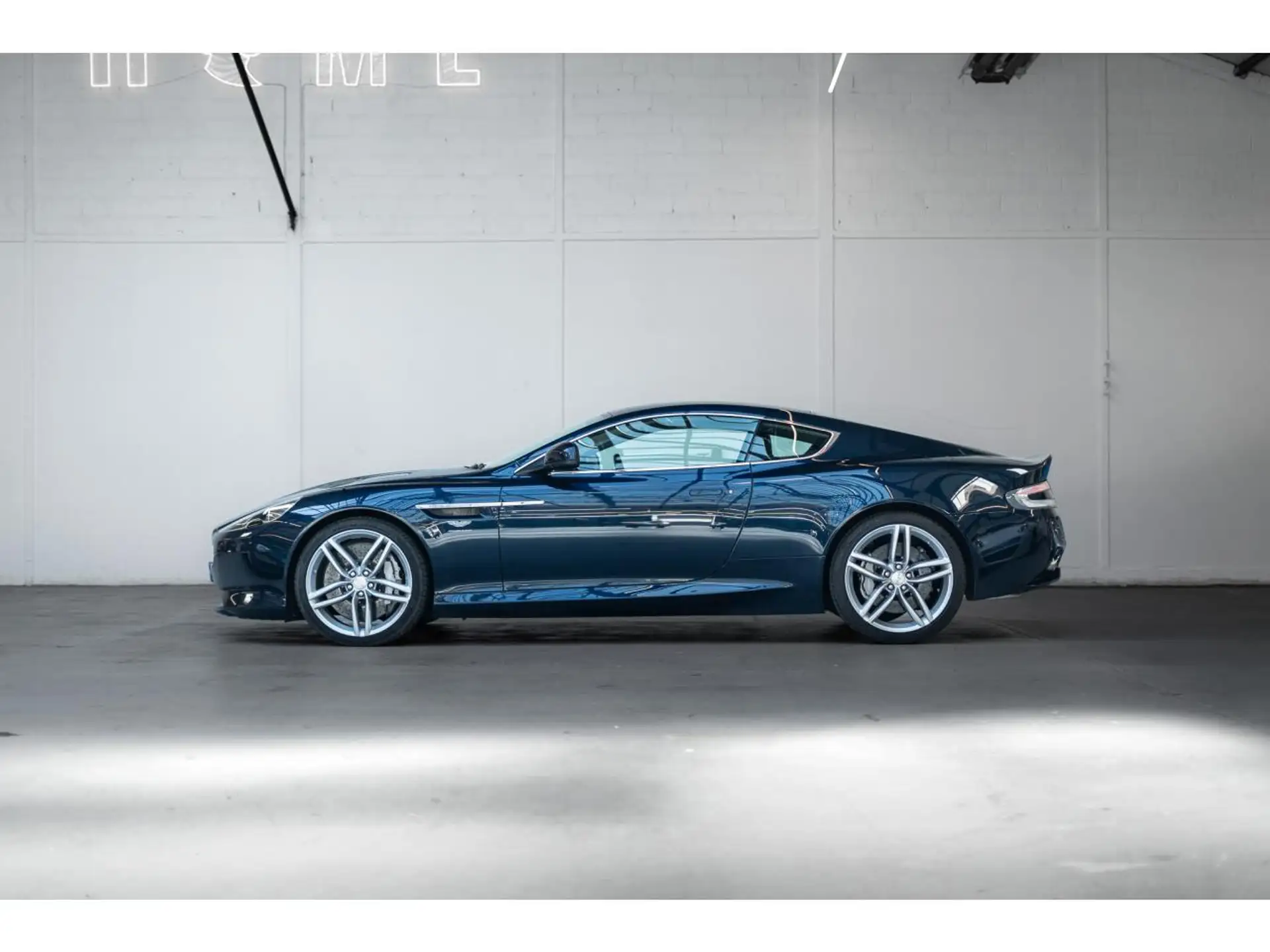 애스턴마틴 DB9 Coupe 2016 네이비 사진 6