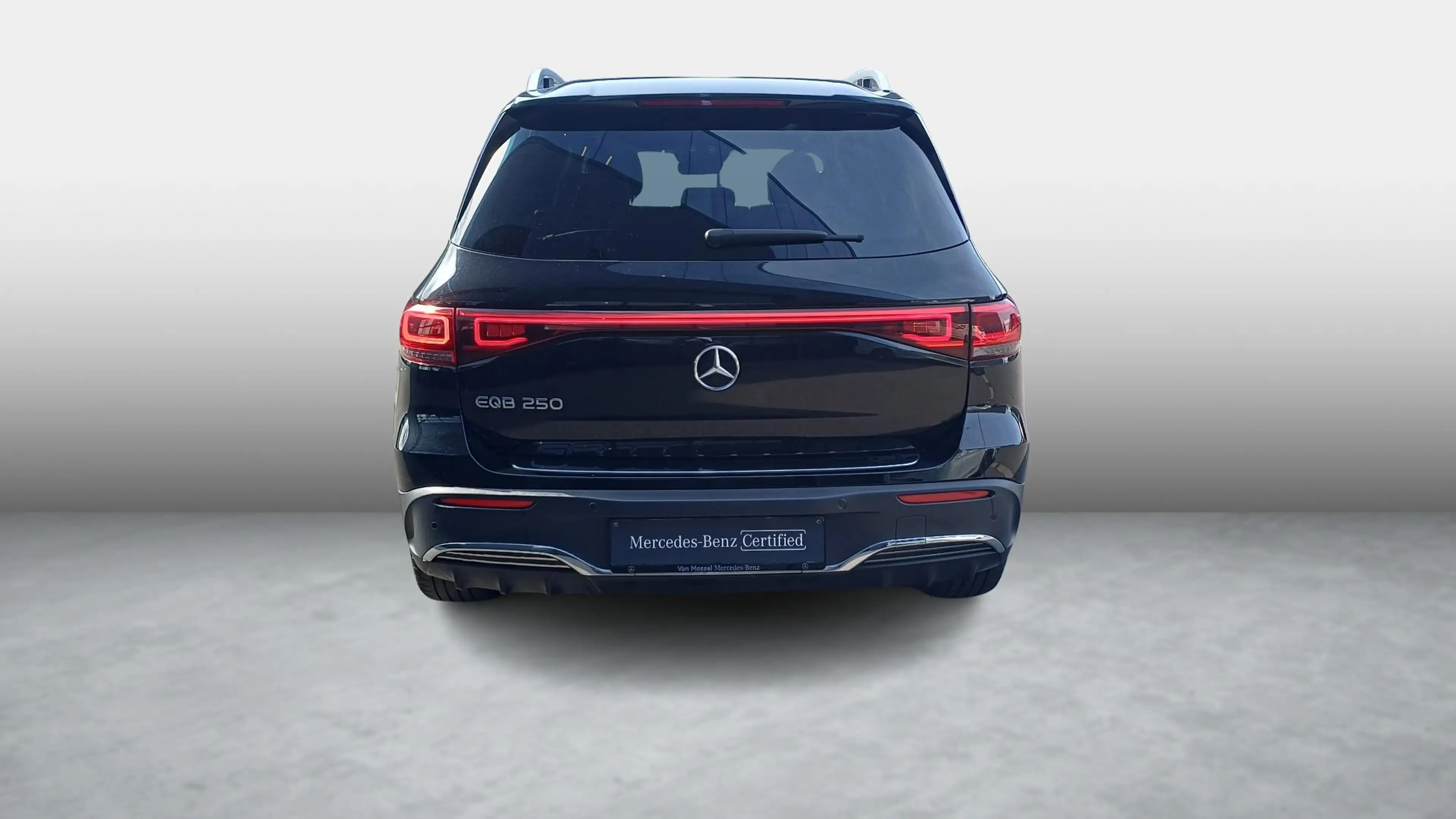 Mercedes-Benz EQB 250 AMG Line + 7-ZITPLAATSEN + LEDER + PANO DAK + CARP — photo 4