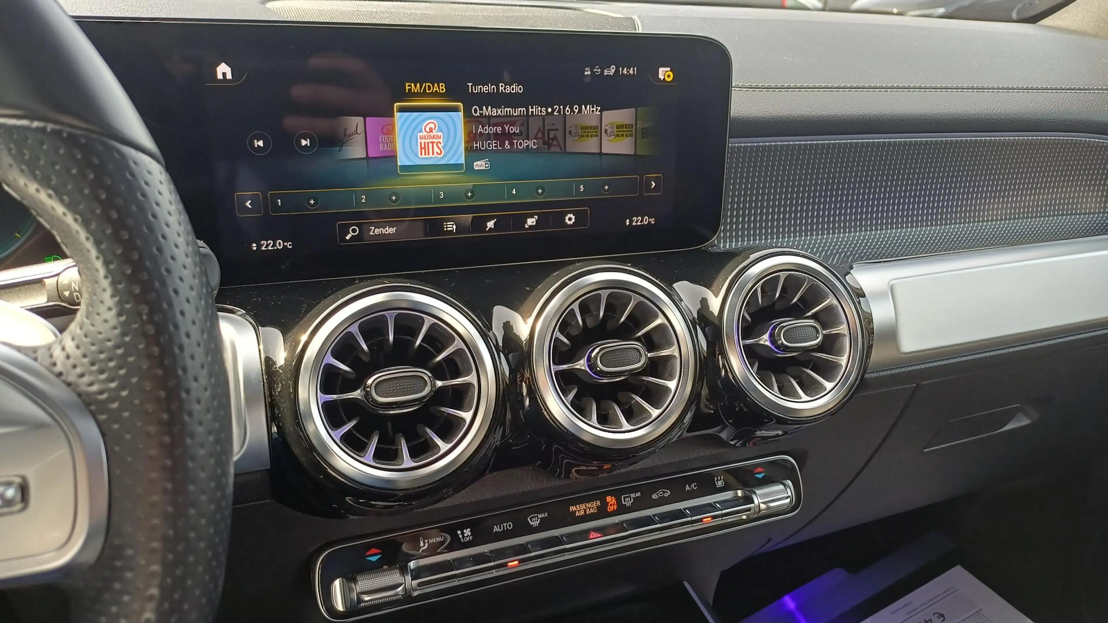 Mercedes-Benz EQB 250 AMG Line + 7-ZITPLAATSEN + LEDER + PANO DAK + CARP — photo 12