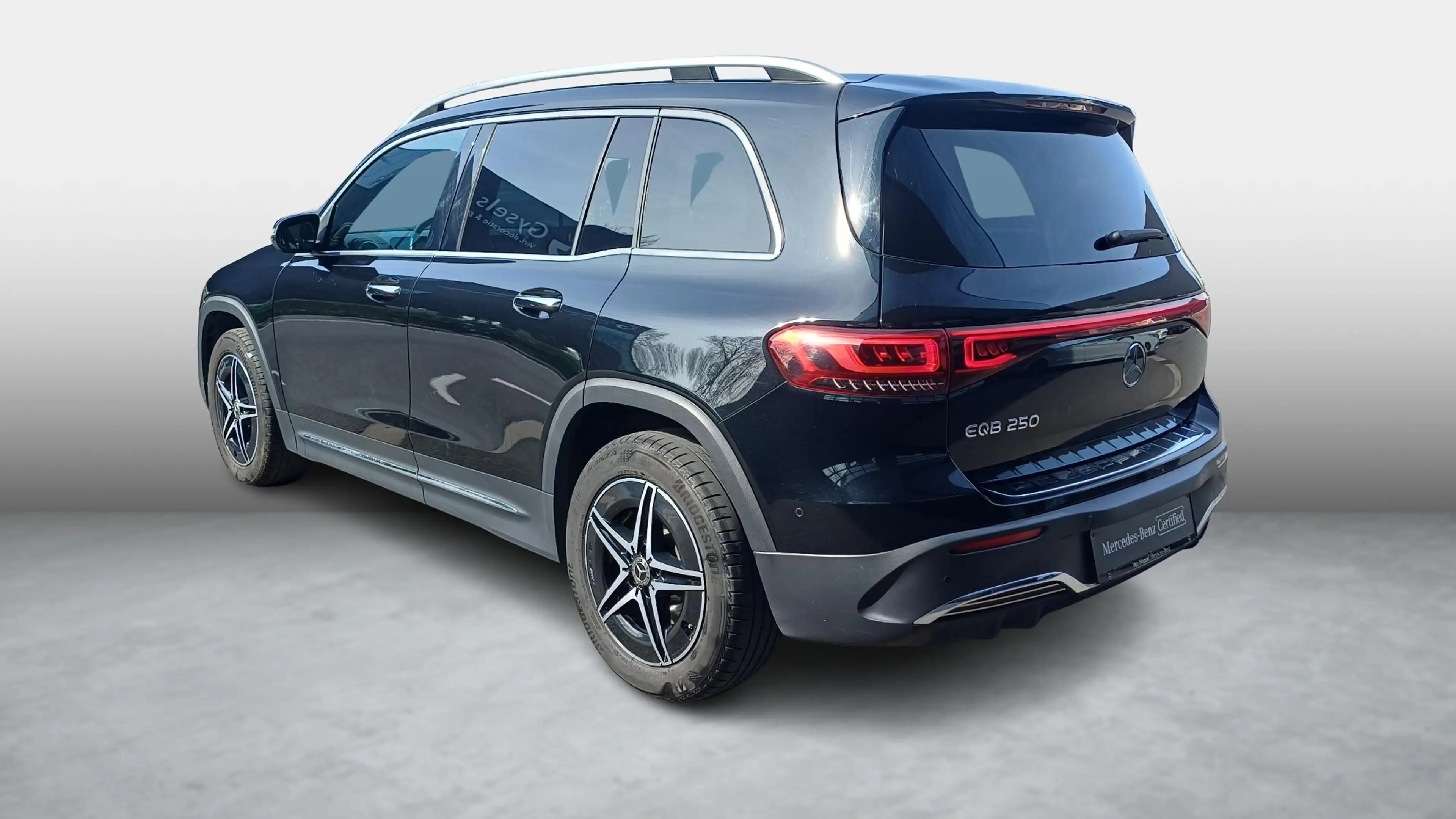 Mercedes-Benz EQB 250 AMG Line + 7-ZITPLAATSEN + LEDER + PANO DAK + CARP — photo 3