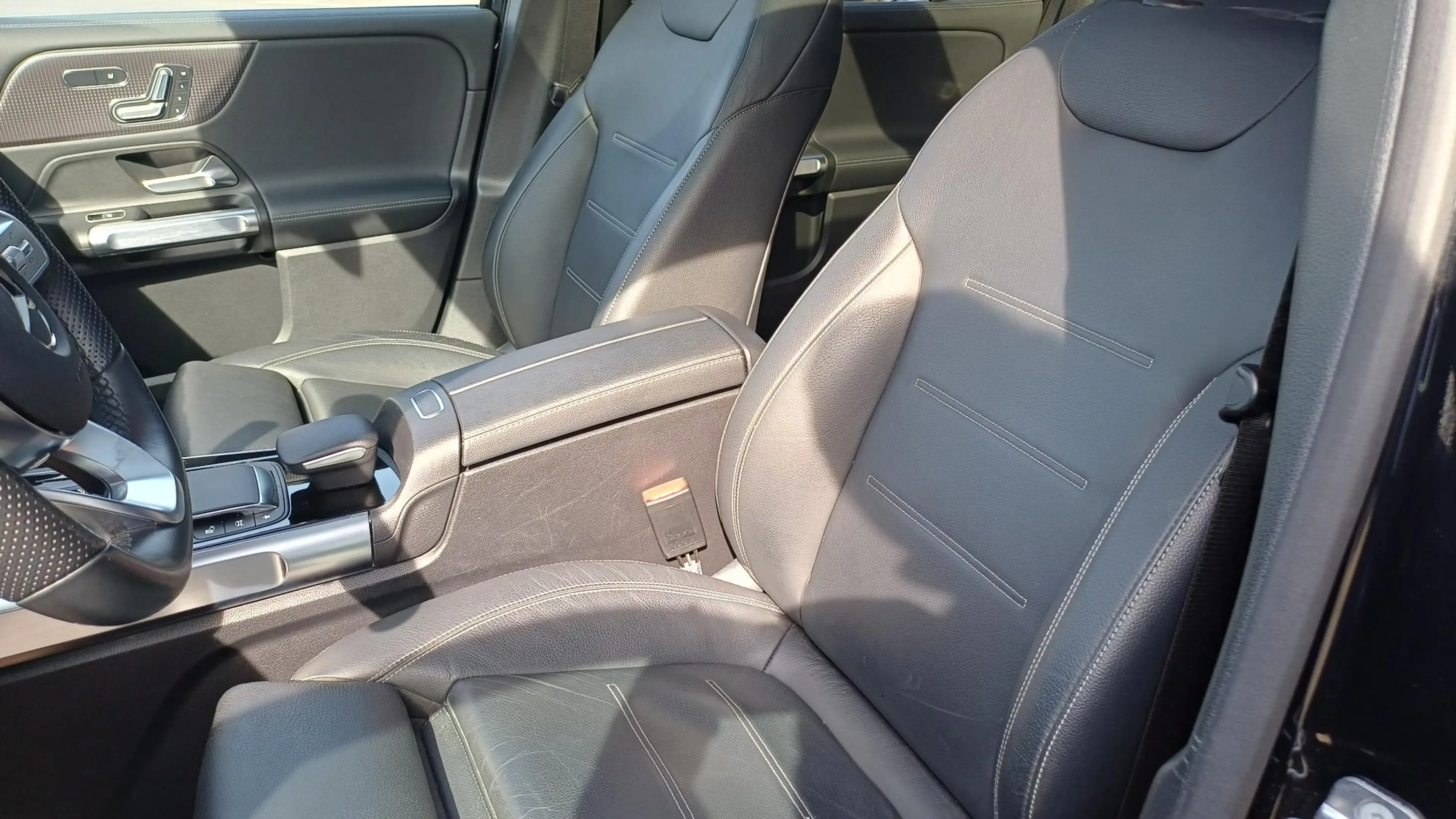 Mercedes-Benz EQB 250 AMG Line + 7-ZITPLAATSEN + LEDER + PANO DAK + CARP — photo 15