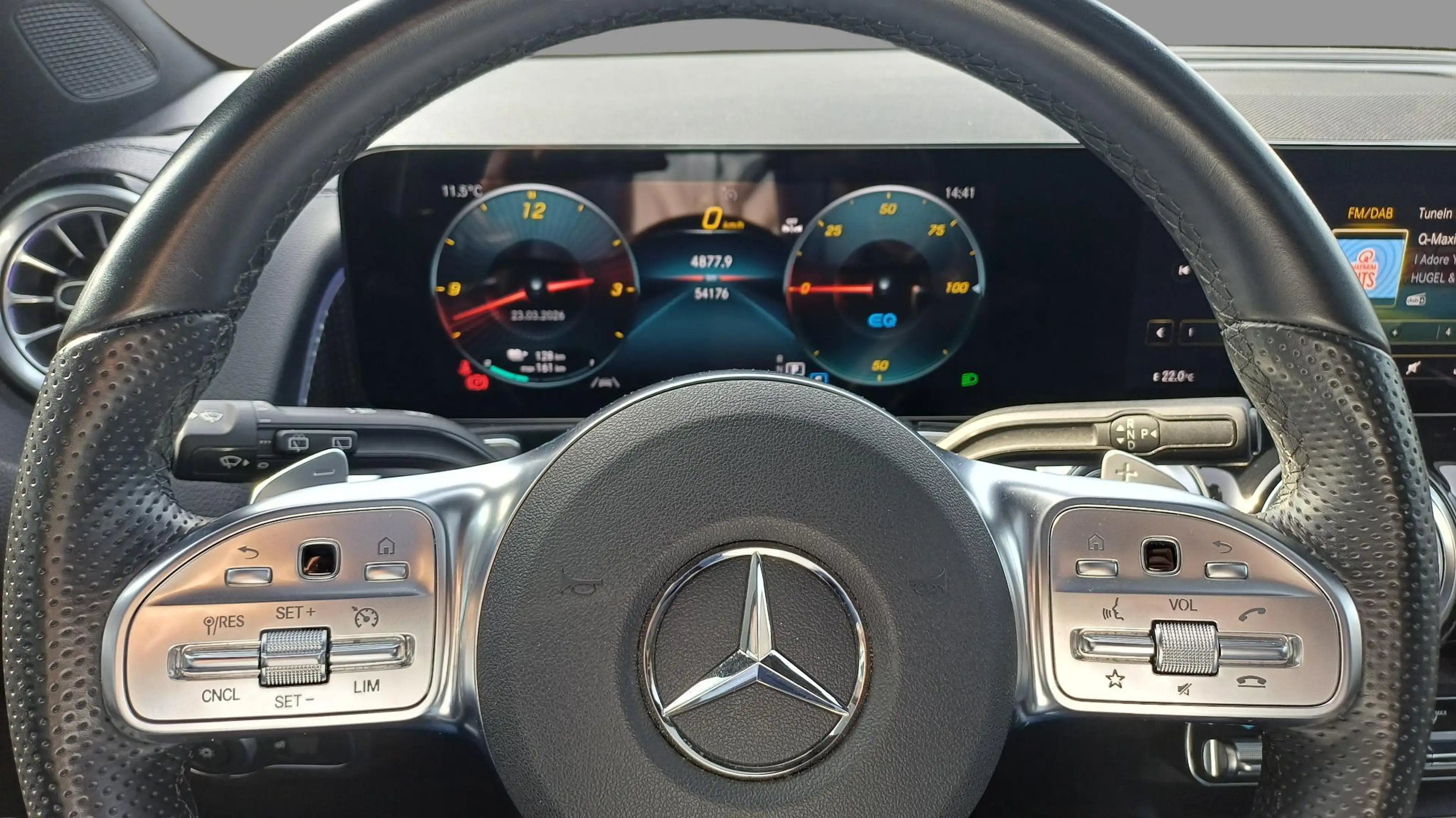 Mercedes-Benz EQB 250 AMG Line + 7-ZITPLAATSEN + LEDER + PANO DAK + CARP — photo 11