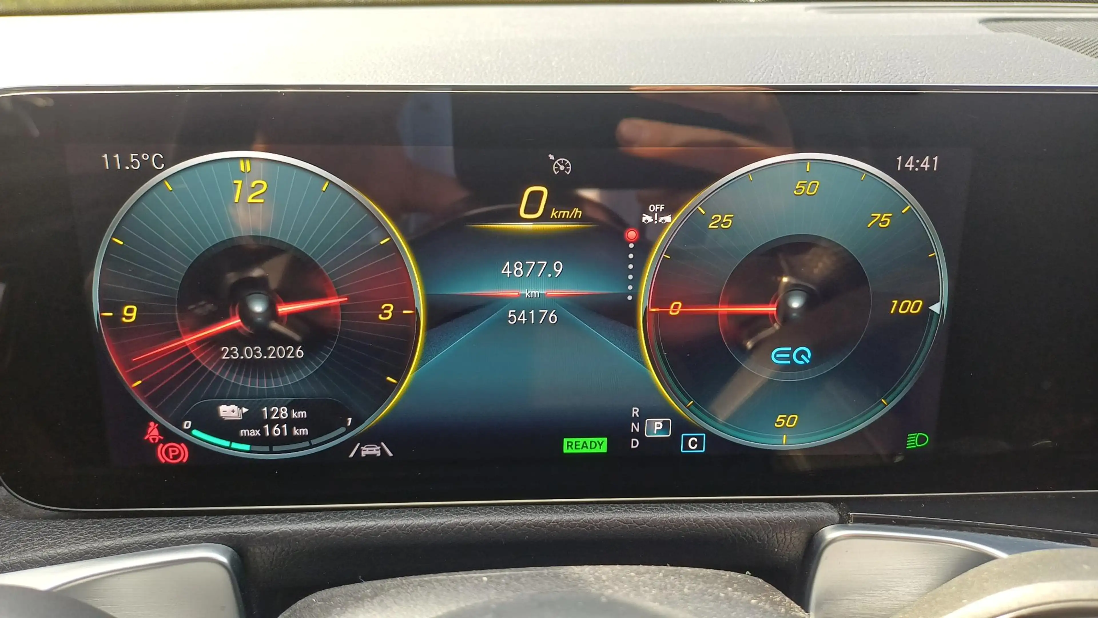 Mercedes-Benz EQB 250 AMG Line + 7-ZITPLAATSEN + LEDER + PANO DAK + CARP — photo 9