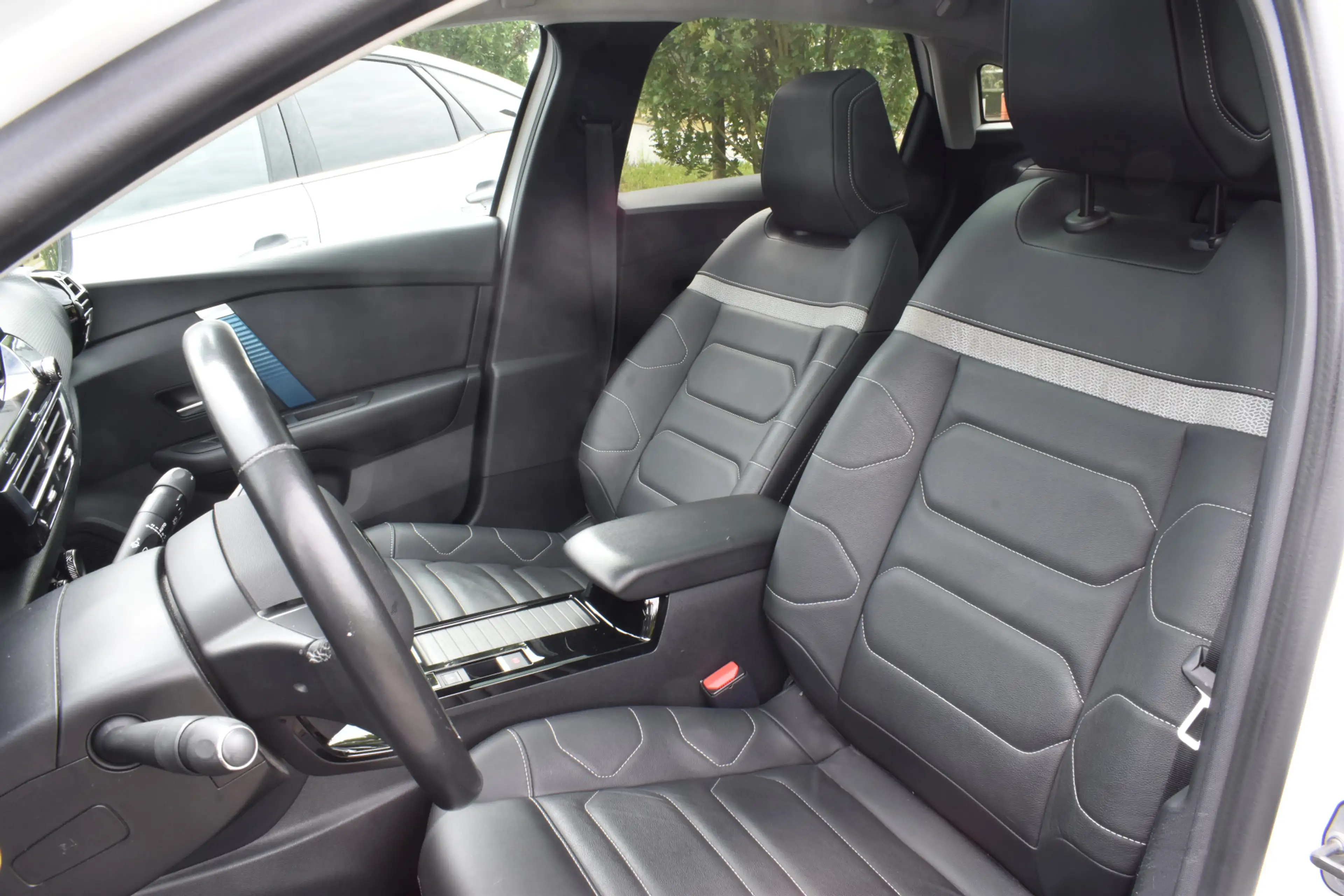 Citroen E-C4 Electric Shine 50 kWh Panoramadak | Leder | Massagestoelen — photo 2