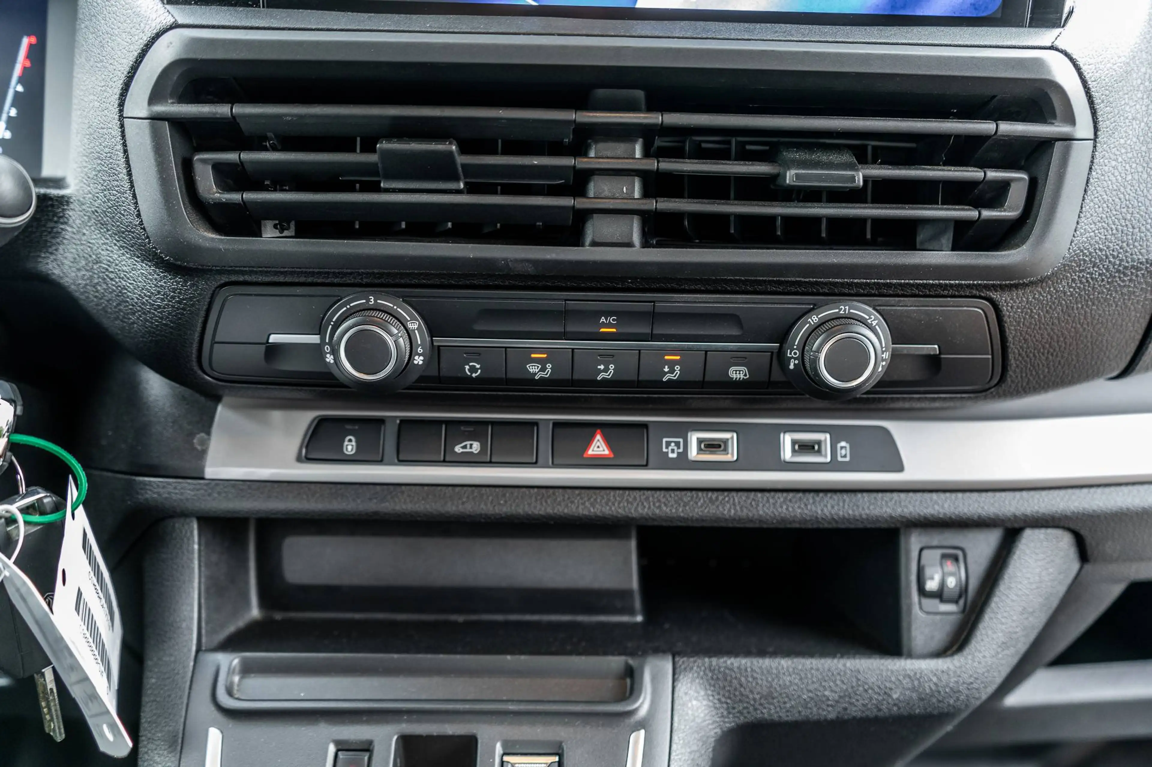 Peugeot Expert Expert 2.2 BlueHDi L2 Standard Utility S/S — photo 12