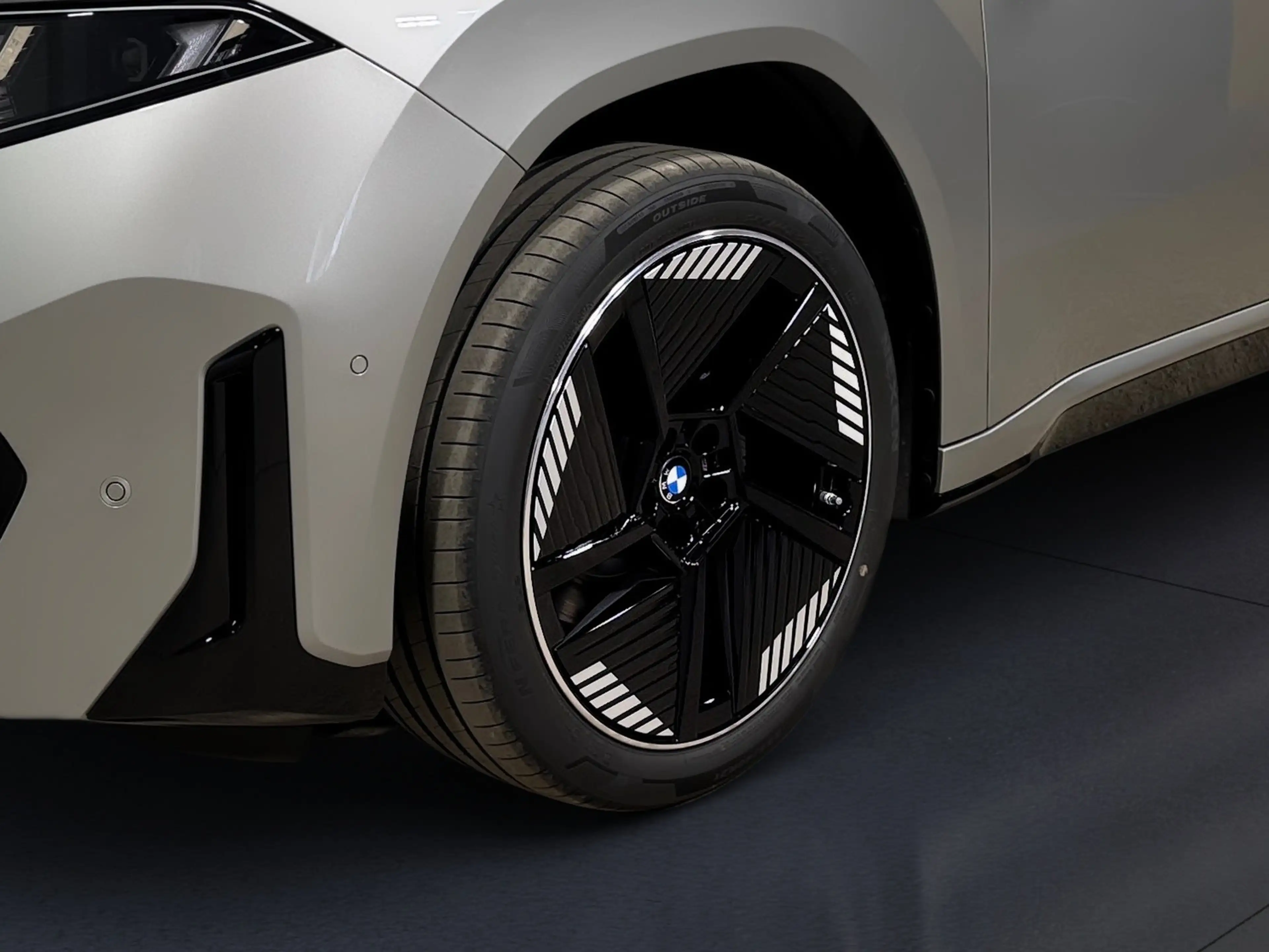 BMW iX3 40 sDrive — photo 4