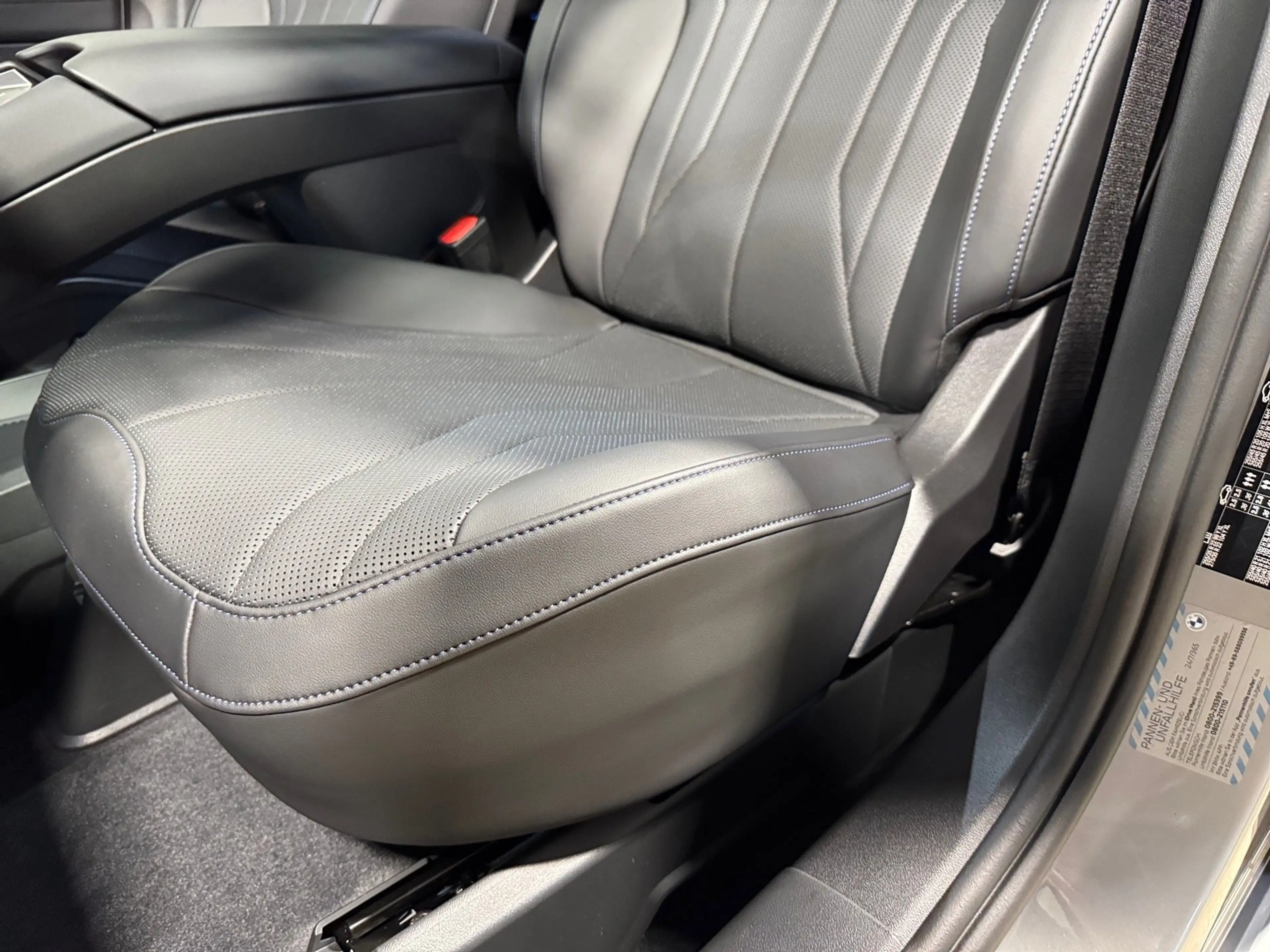 BMW iX3 40 sDrive — photo 7