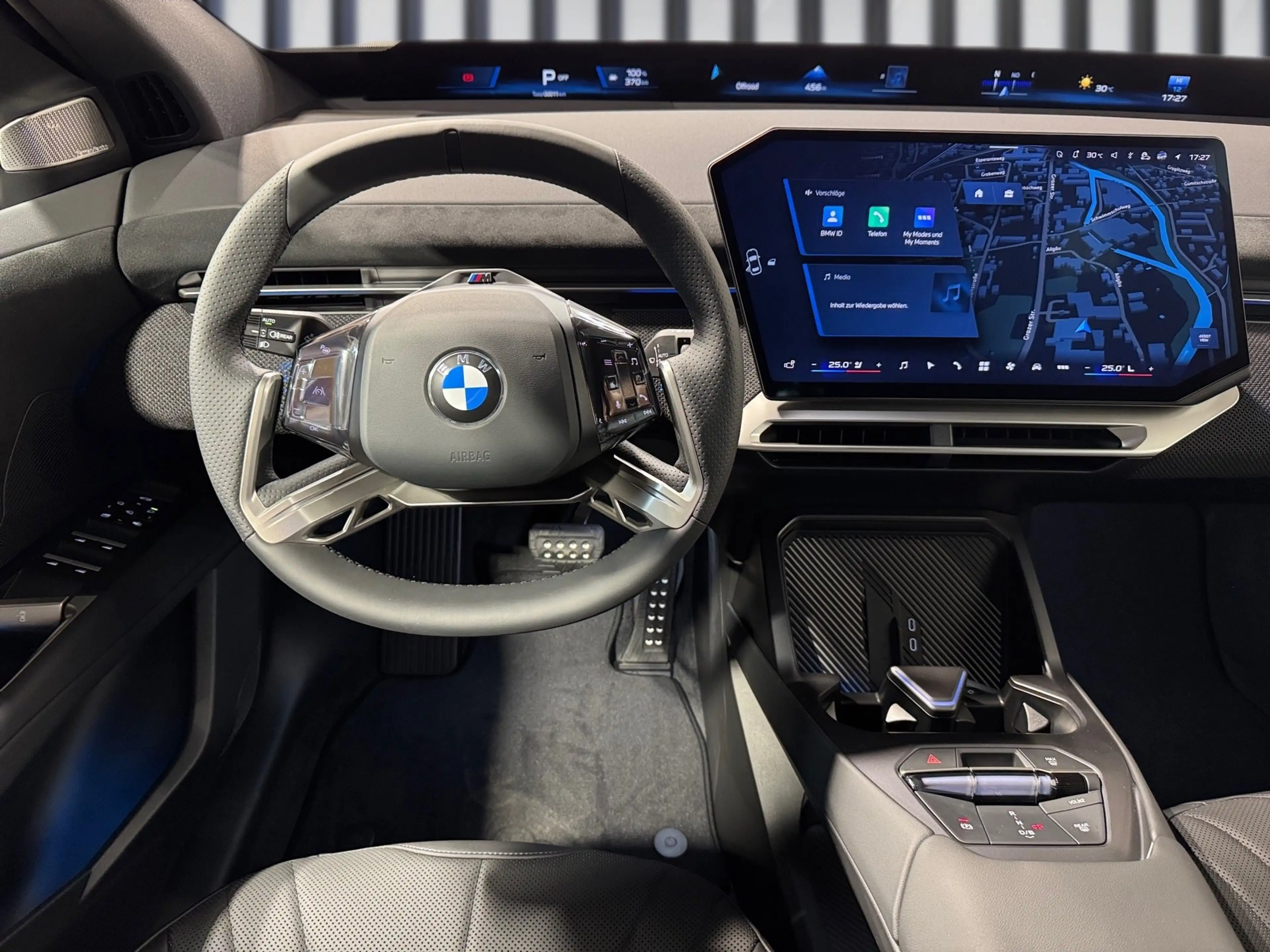 BMW iX3 40 sDrive — photo 9