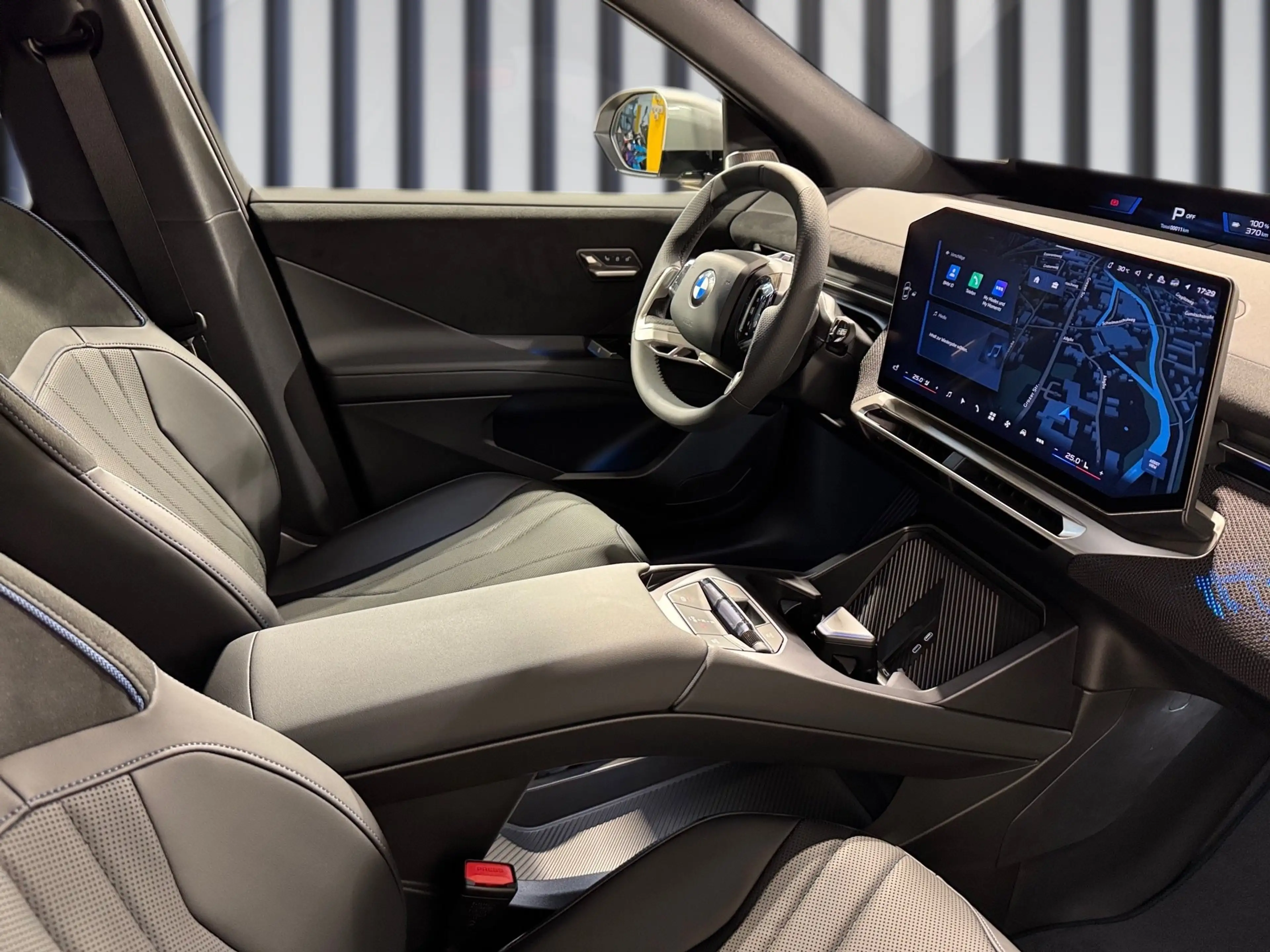 BMW iX3 40 sDrive — photo 13