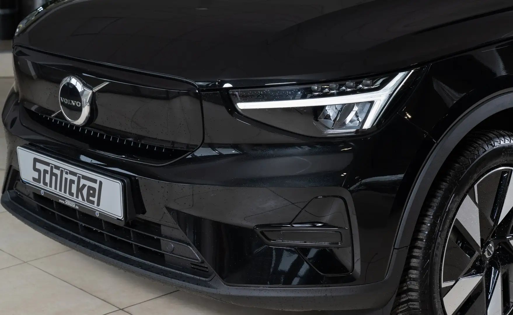 Volvo C40 Recharge Pure Electric Plus Single Motor Extended Schwarz - 2