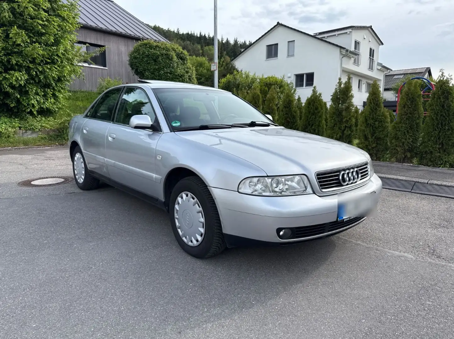 Audi A4 2.4 - 1