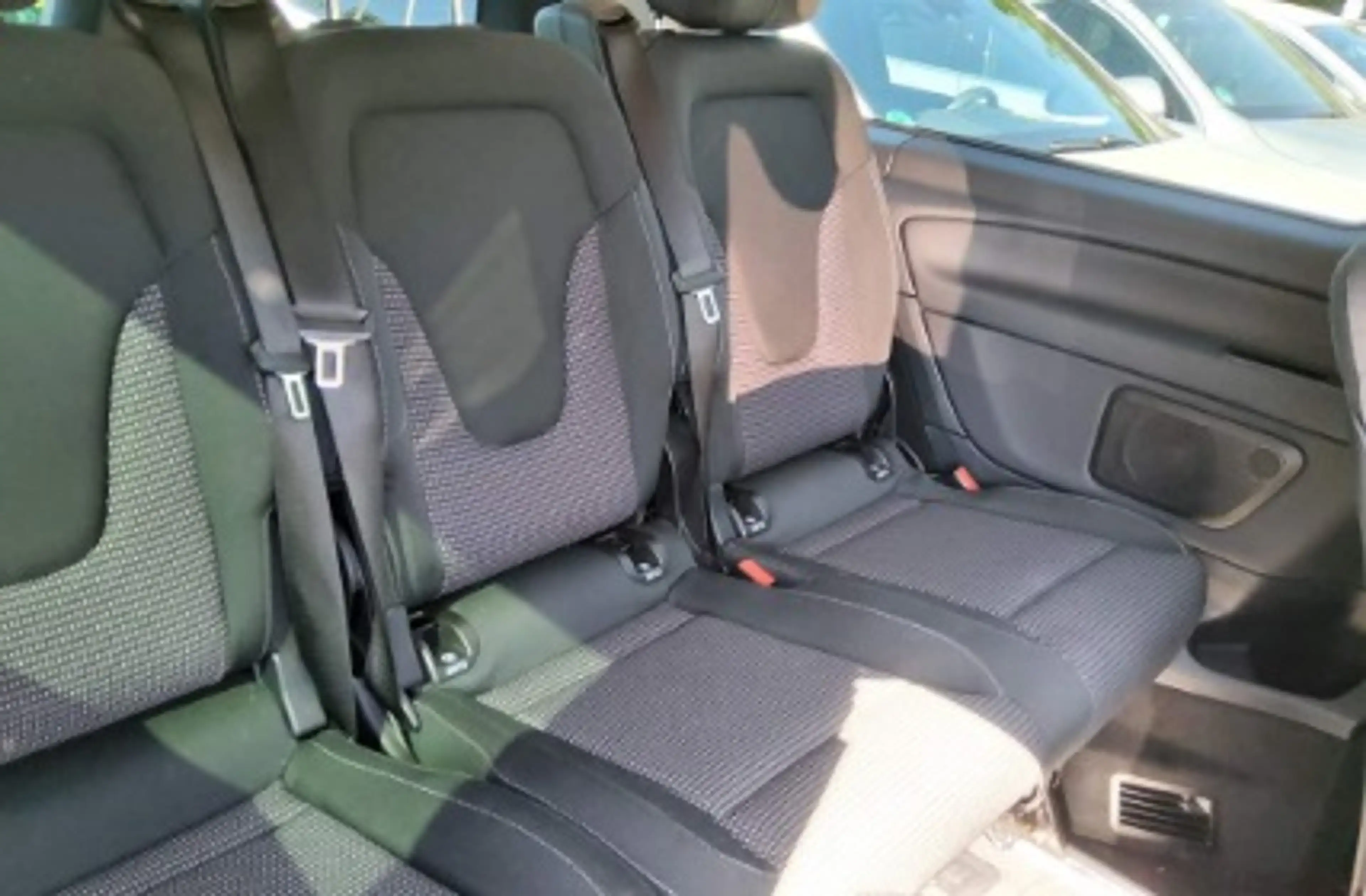 Mercedes-Benz EQV 300 lang MBUX+MBeam+Fahrassist+LED+Wide+Cam — photo 5