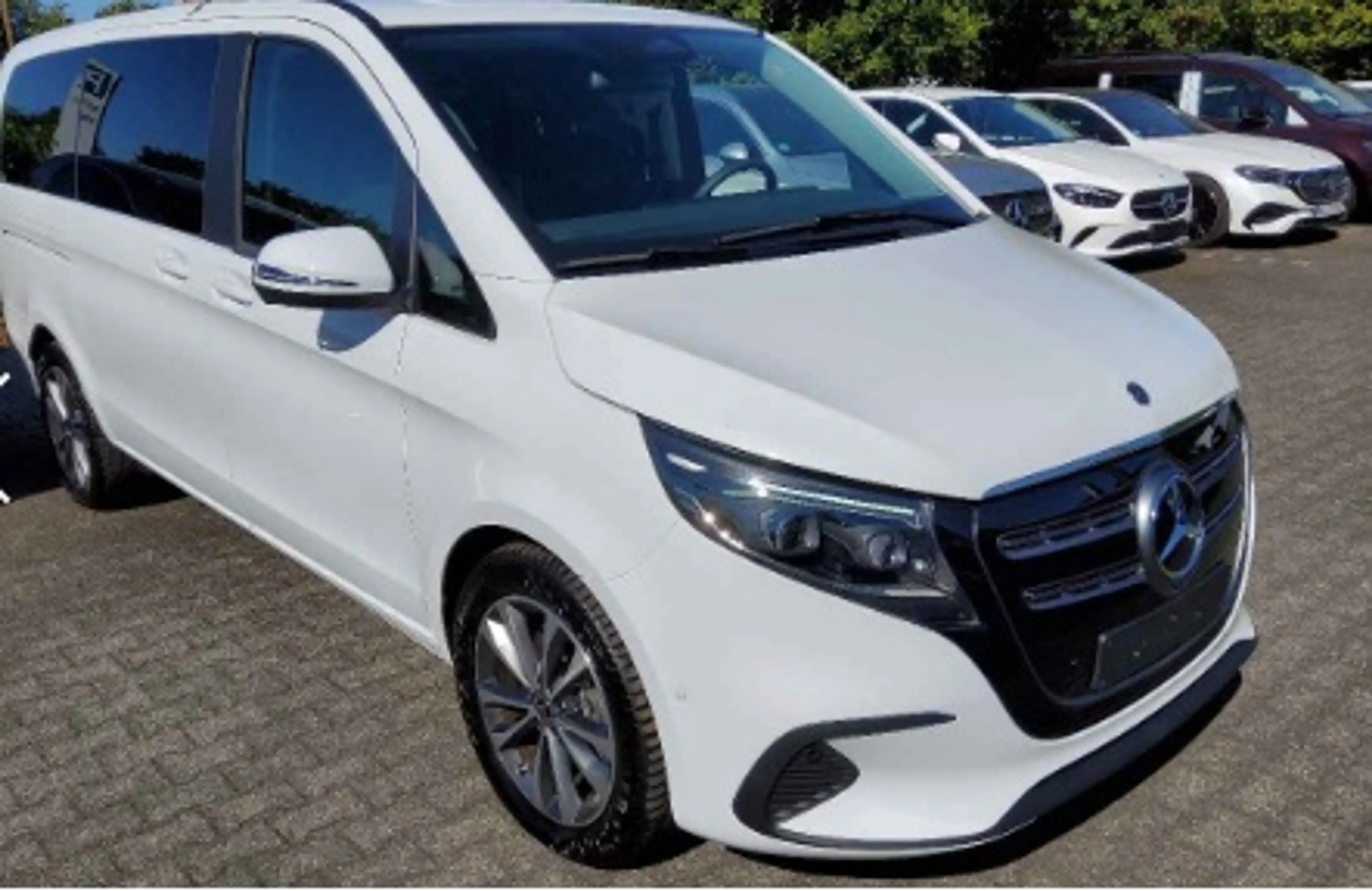 Mercedes-Benz EQV 300 lang MBUX+MBeam+Fahrassist+LED+Wide+Cam