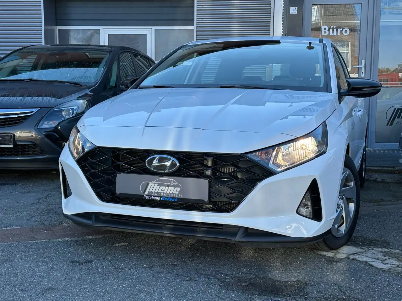Hyundai i20 Select Mild-Hybrid*SPUR*PDC*SHZ*L-HEIZUNG* — photo 1 of 40