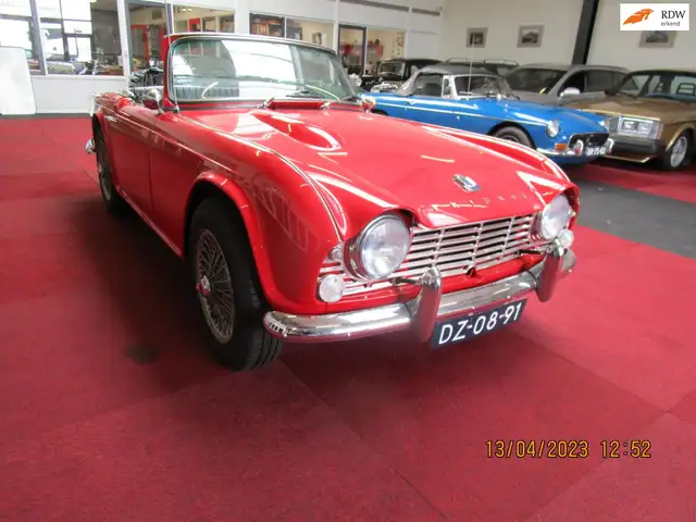 Triumph TR4 Body off gerestaureerd in nieuw staat.