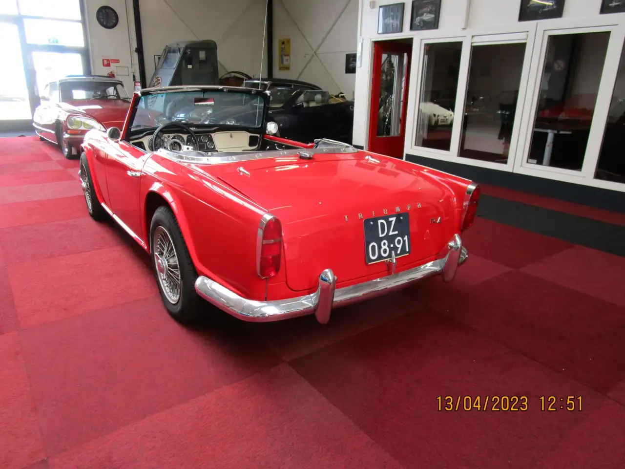 Triumph TR4 Body off gerestaureerd in nieuw staat., foto 6
