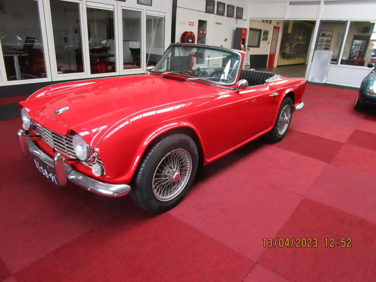Triumph TR4 Body off gerestaureerd in nieuw staat., foto 3