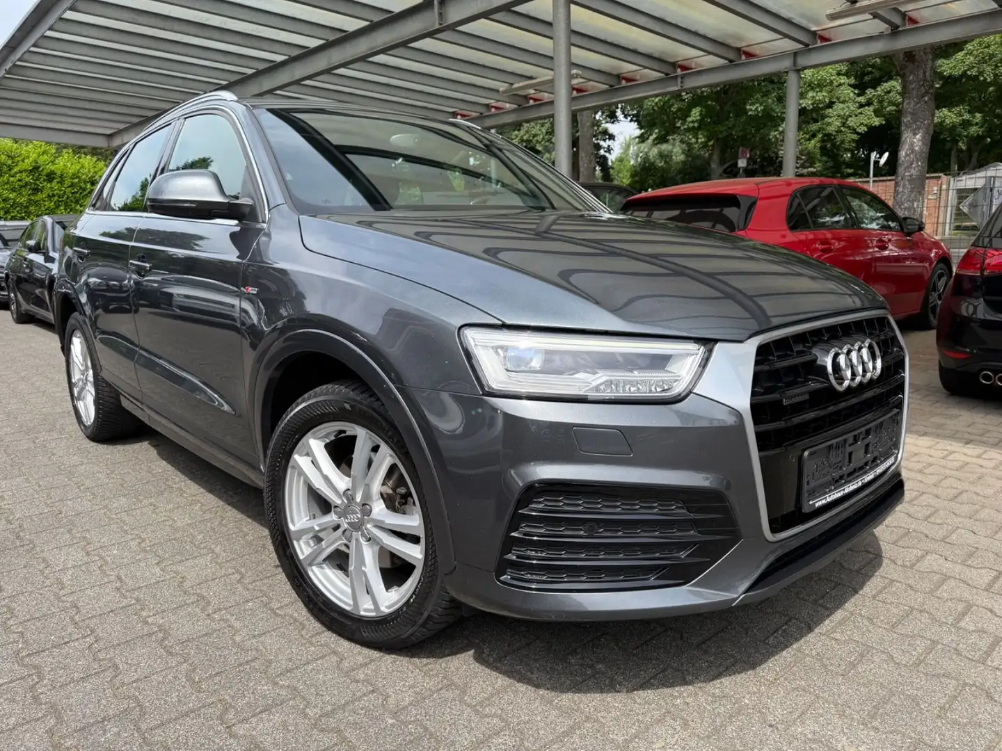 Audi Q3 2.0 TDI qu. S Line Sport|NAVI|PANO|LED|AHK| Grau - 1