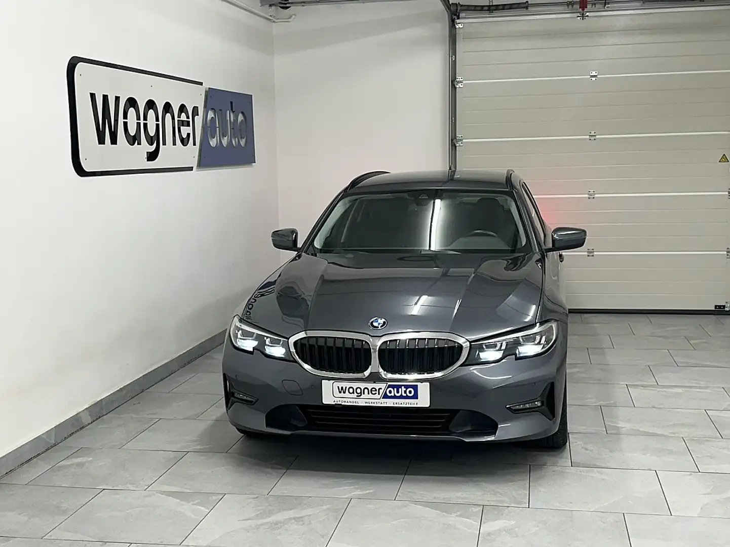BMW 320 d xDrive Touring 48 V Mild-Hybrid-Technologie A... Grau - 1
