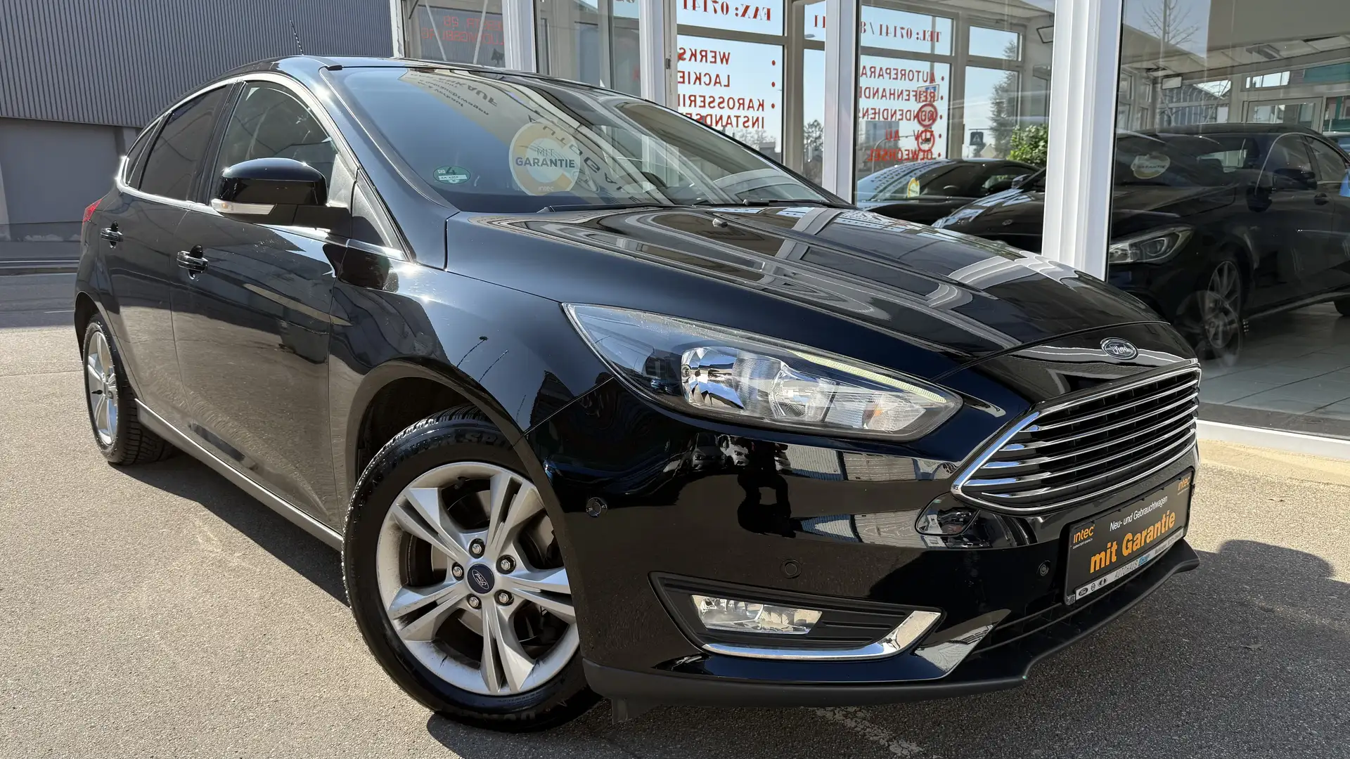 Ford Focus Titanium Design-Paket 2.Hand NAVI PDC Garantie Zwart - 1