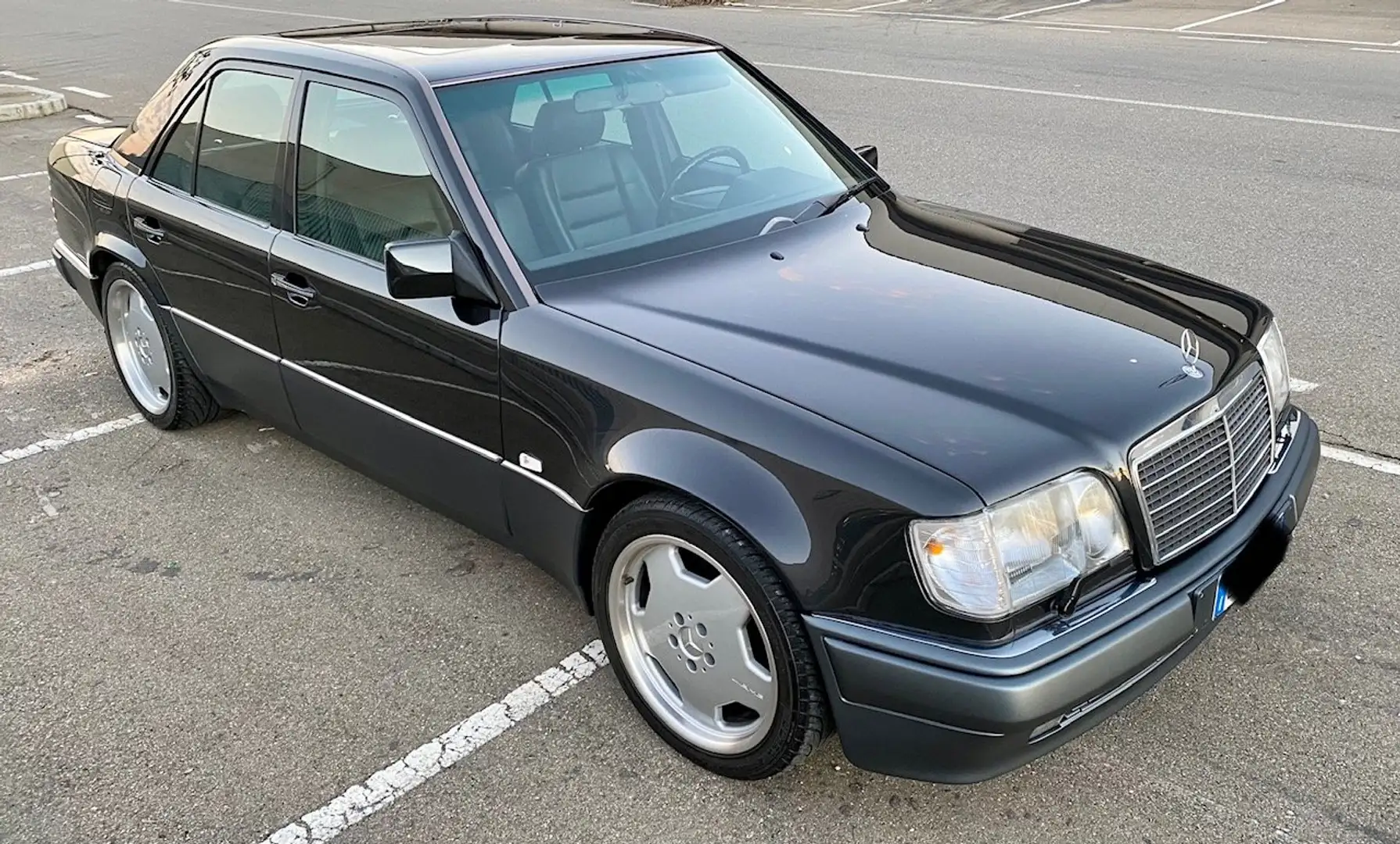 Mercedes-Benz E 500 Černá - 1