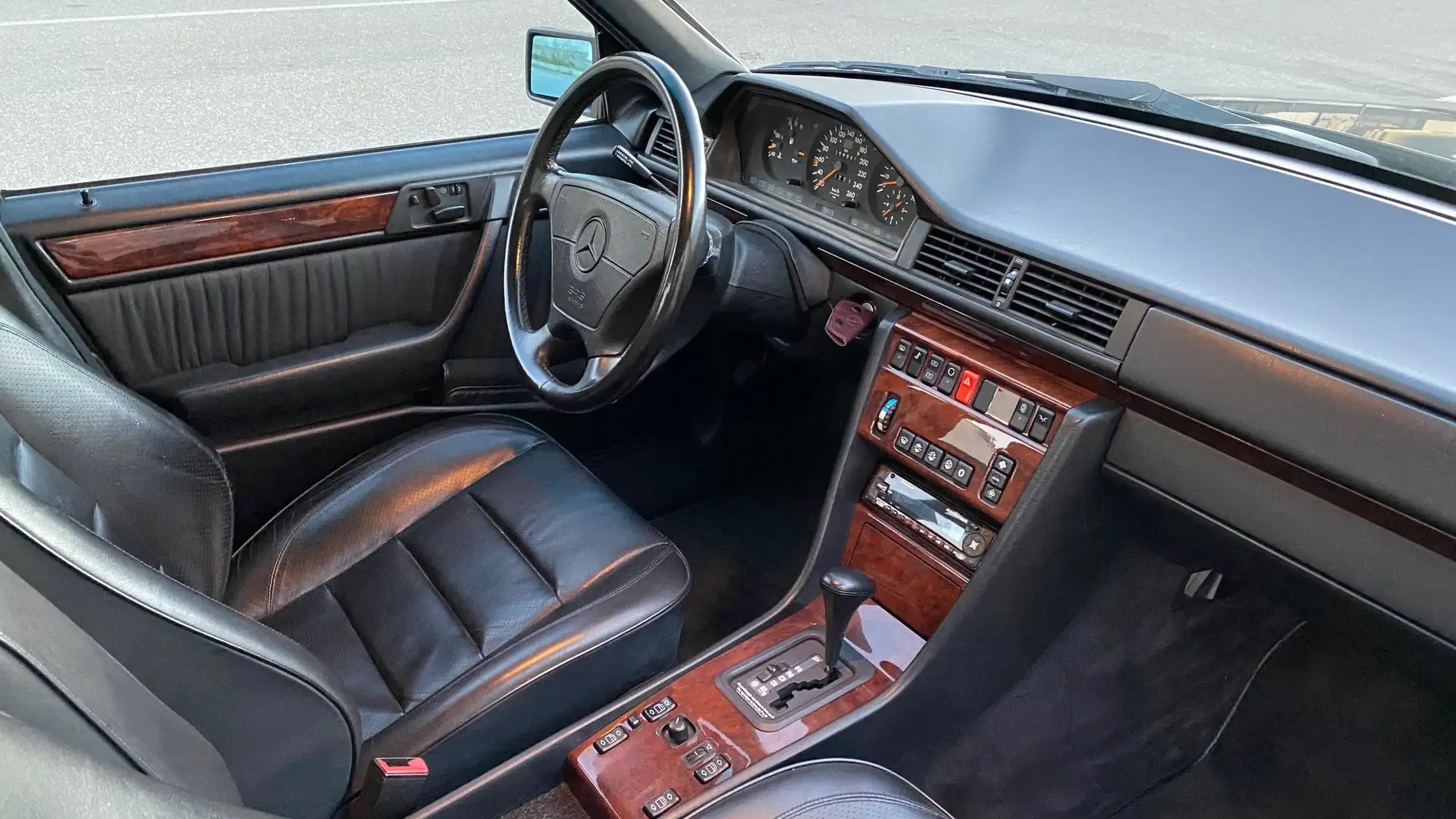 Mercedes-Benz E 500 Černá - 2