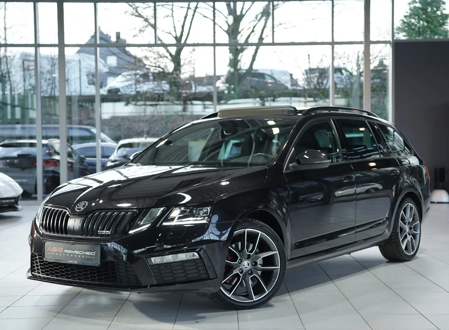 Skoda Octavia RS 4x4 DSG *2.H *18 *Pano *Business-P Schwarz - 1