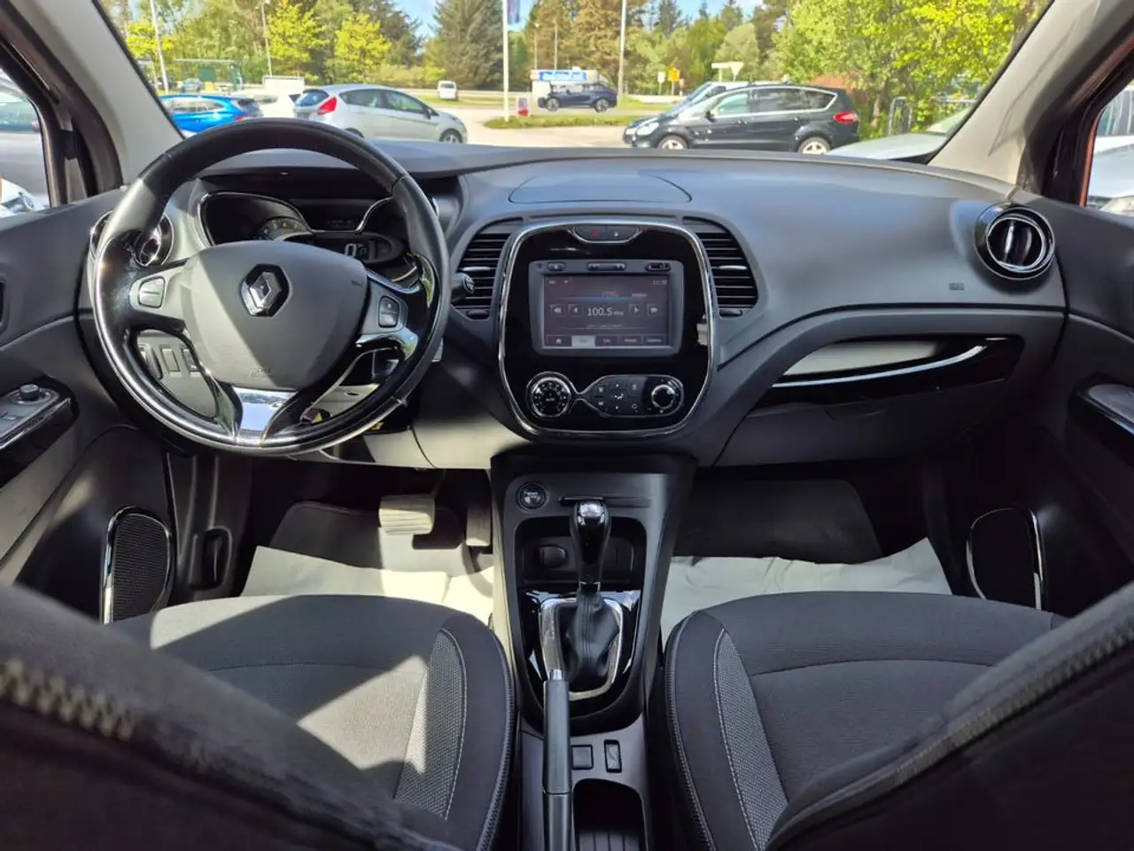 Renault Captur — photo 5
